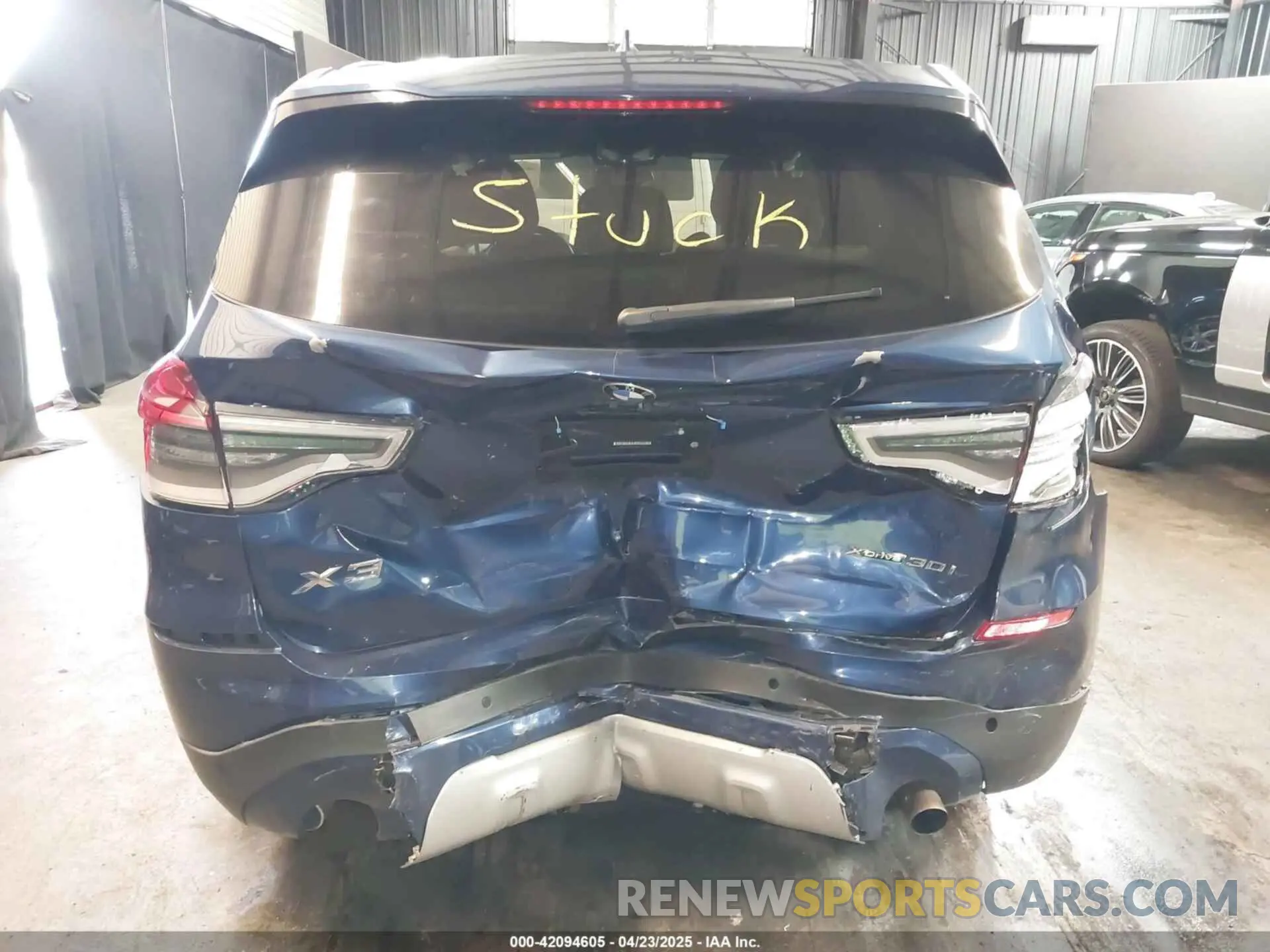 17 Photograph of a damaged car 5UXTY5C01M9H40531 BMW X3 2021