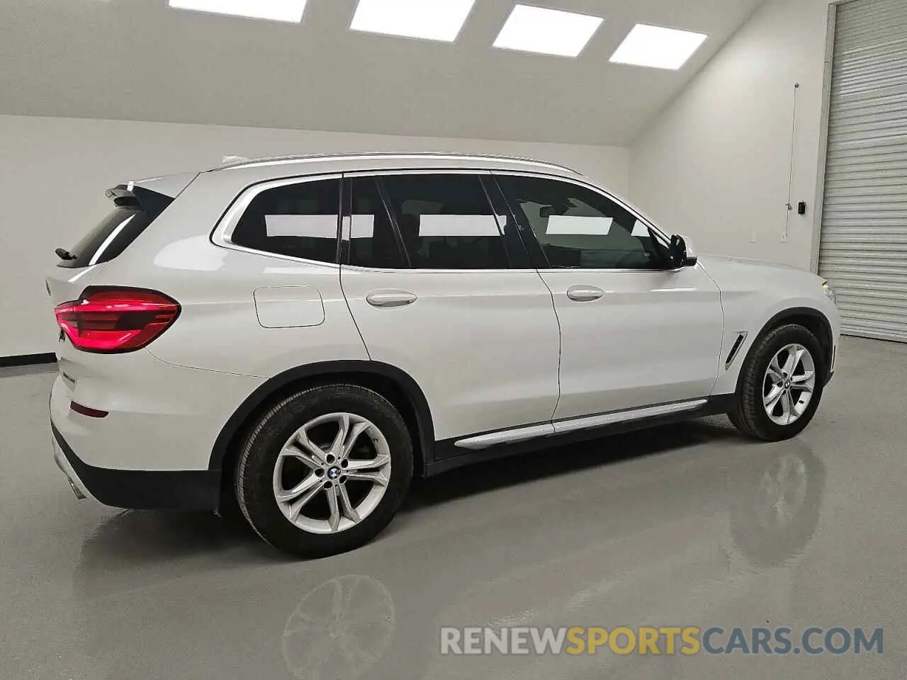 3 Photograph of a damaged car 5UXTY5C04M9G04295 BMW X3 2021