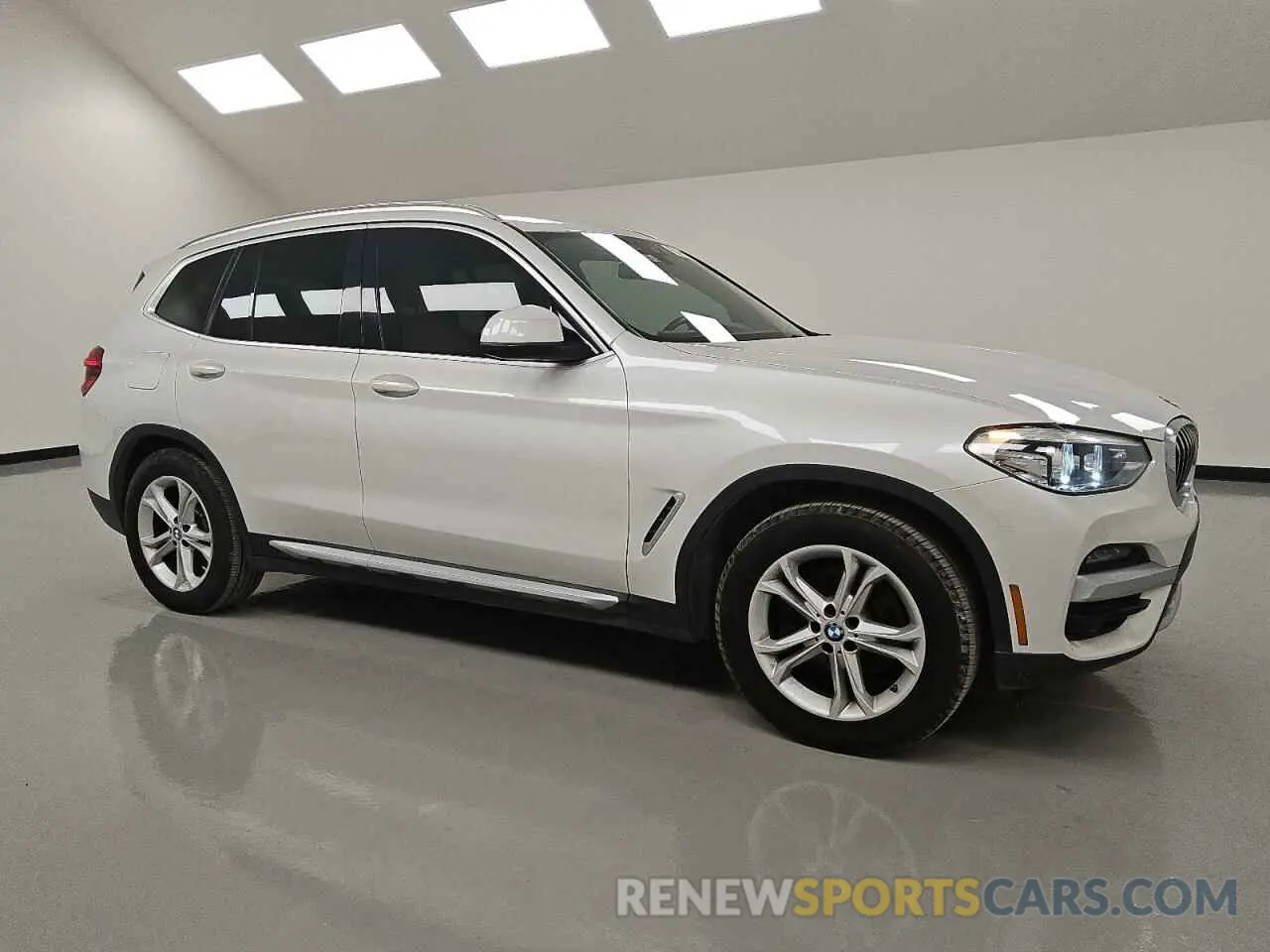4 Photograph of a damaged car 5UXTY5C04M9G04295 BMW X3 2021