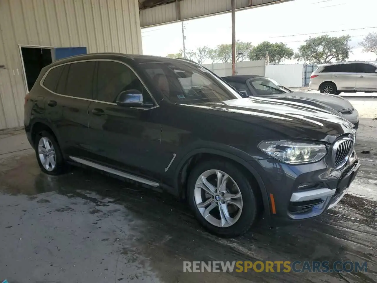 4 Photograph of a damaged car 5UXTY5C04M9G15247 BMW X3 2021