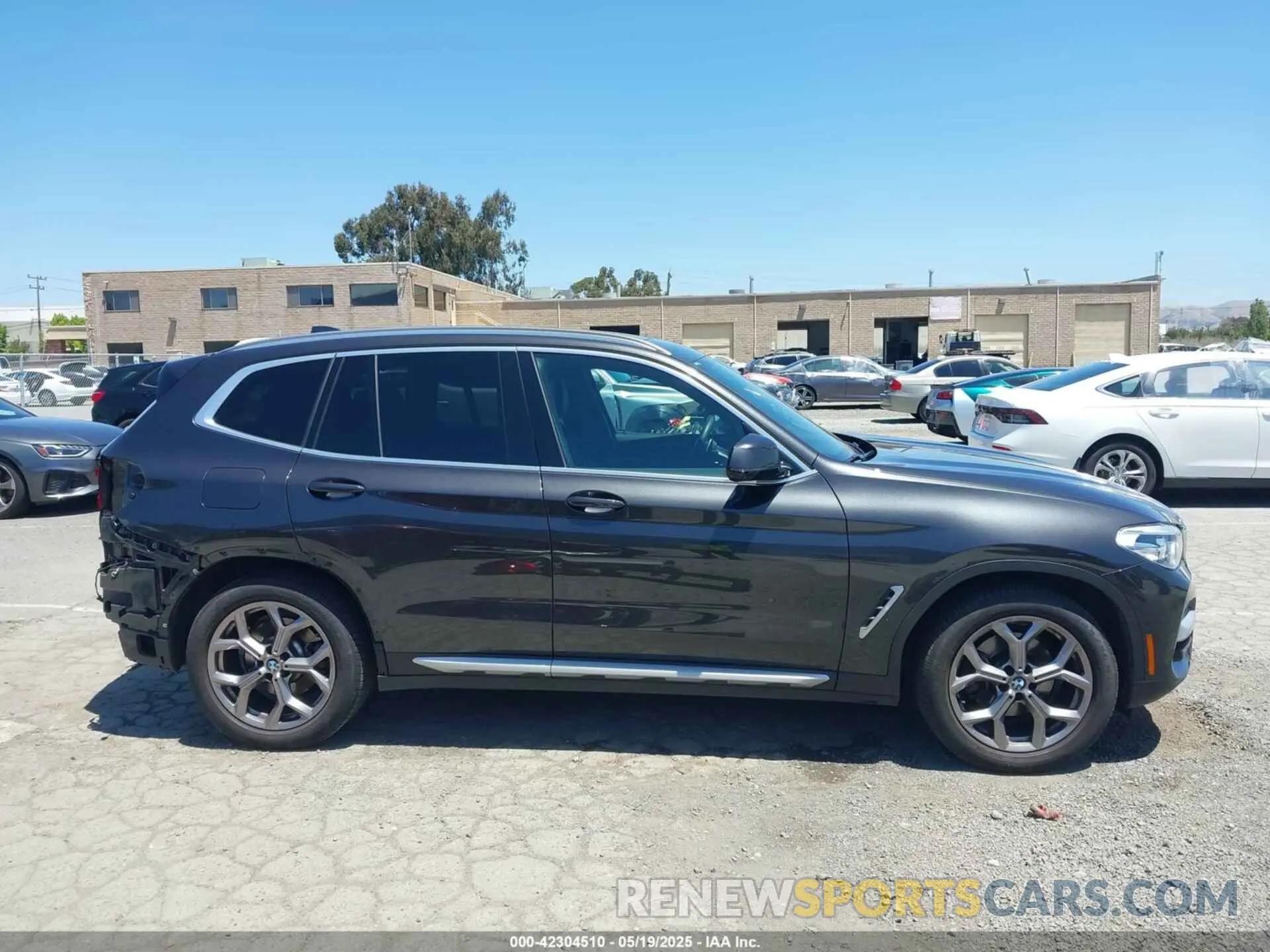 14 Photograph of a damaged car 5UXTY5C04M9G83791 BMW X3 2021