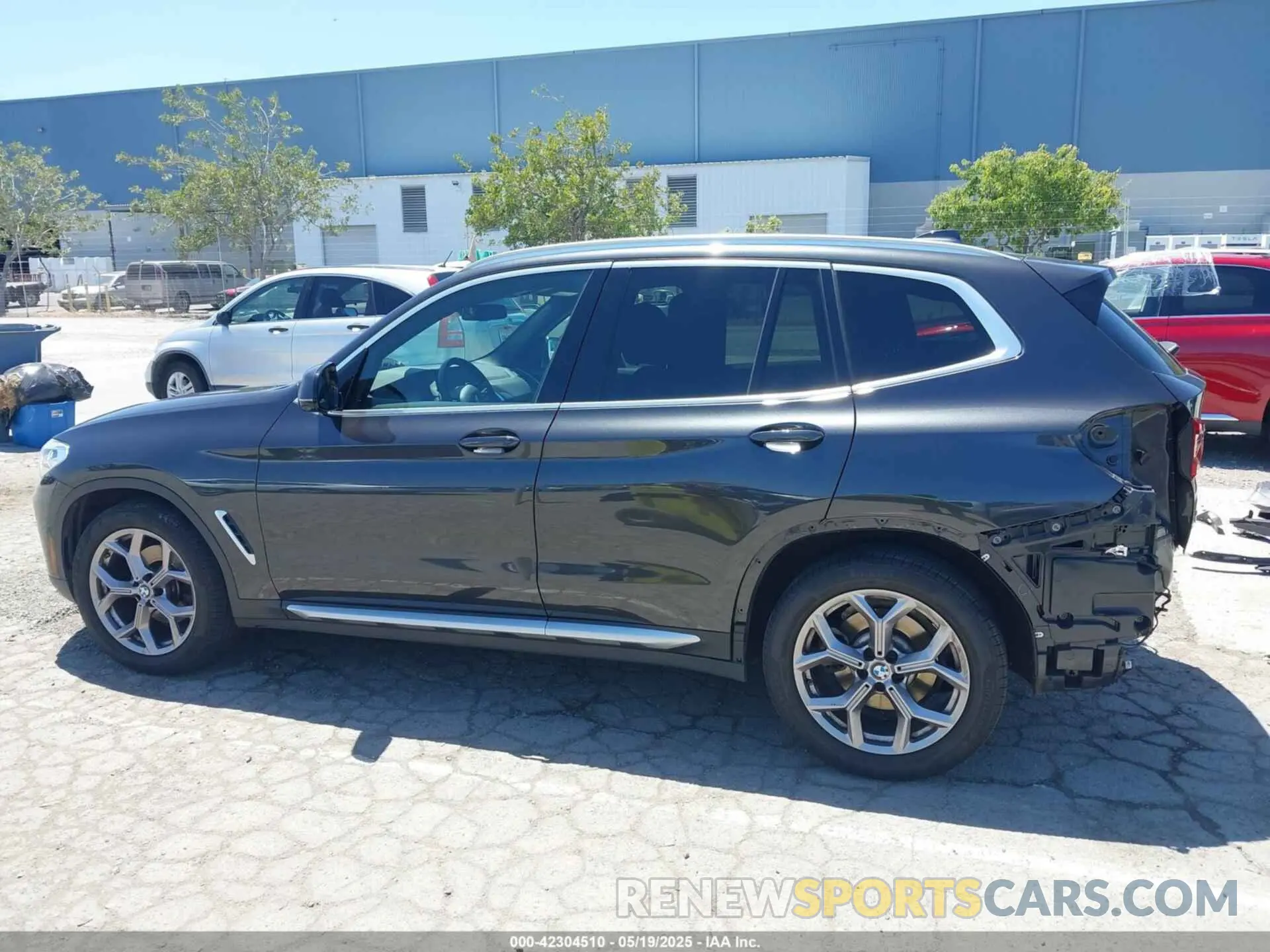 15 Photograph of a damaged car 5UXTY5C04M9G83791 BMW X3 2021
