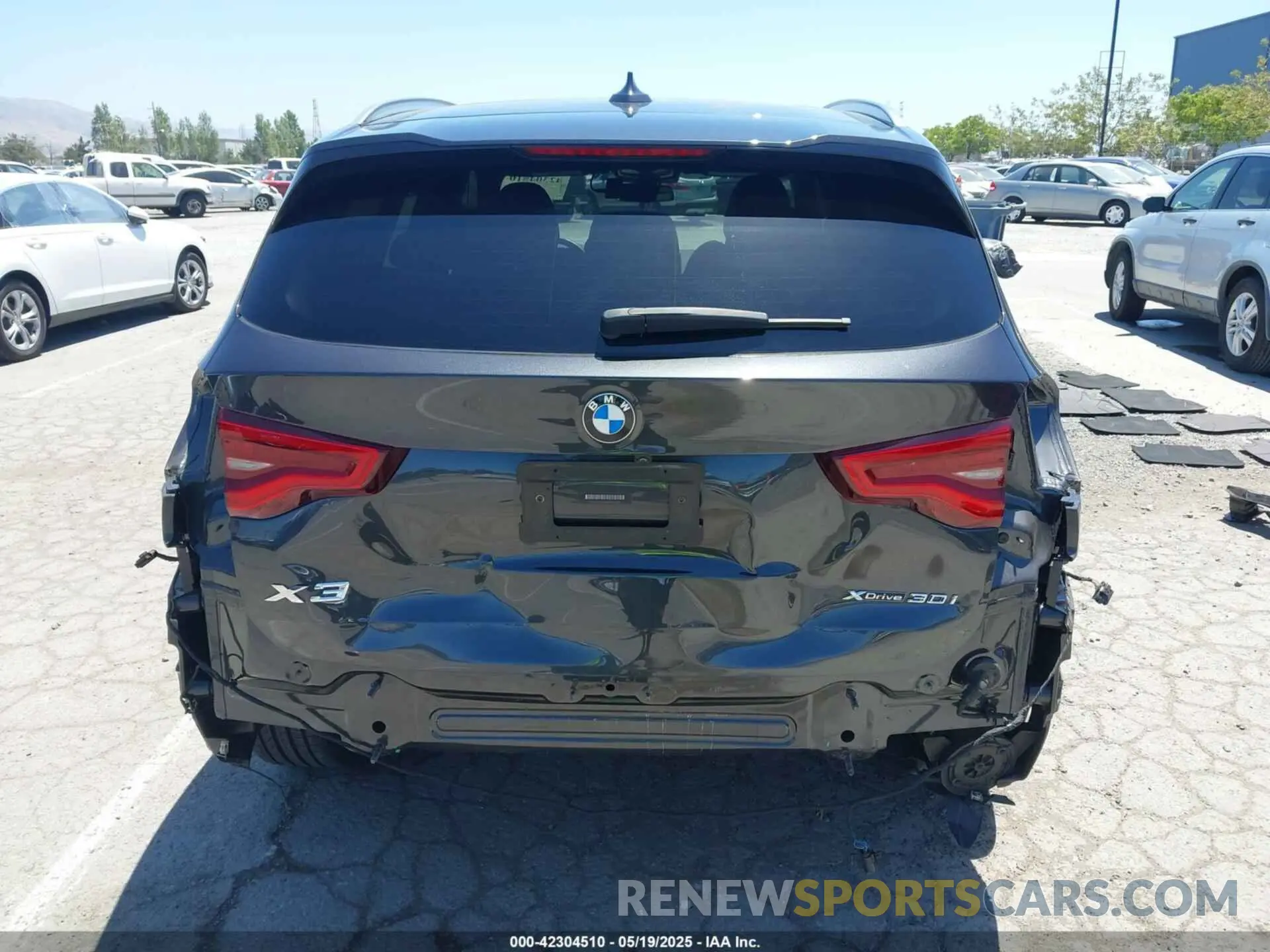 17 Photograph of a damaged car 5UXTY5C04M9G83791 BMW X3 2021