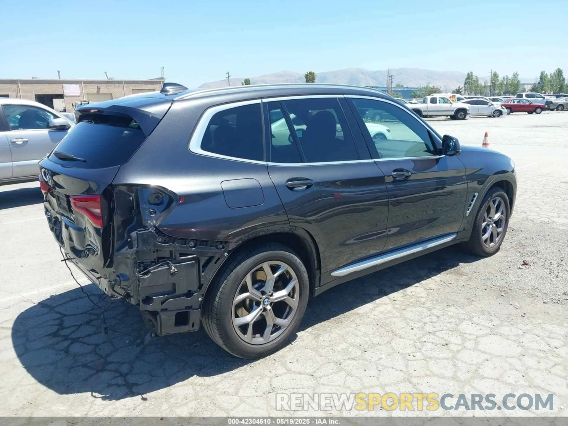 4 Photograph of a damaged car 5UXTY5C04M9G83791 BMW X3 2021