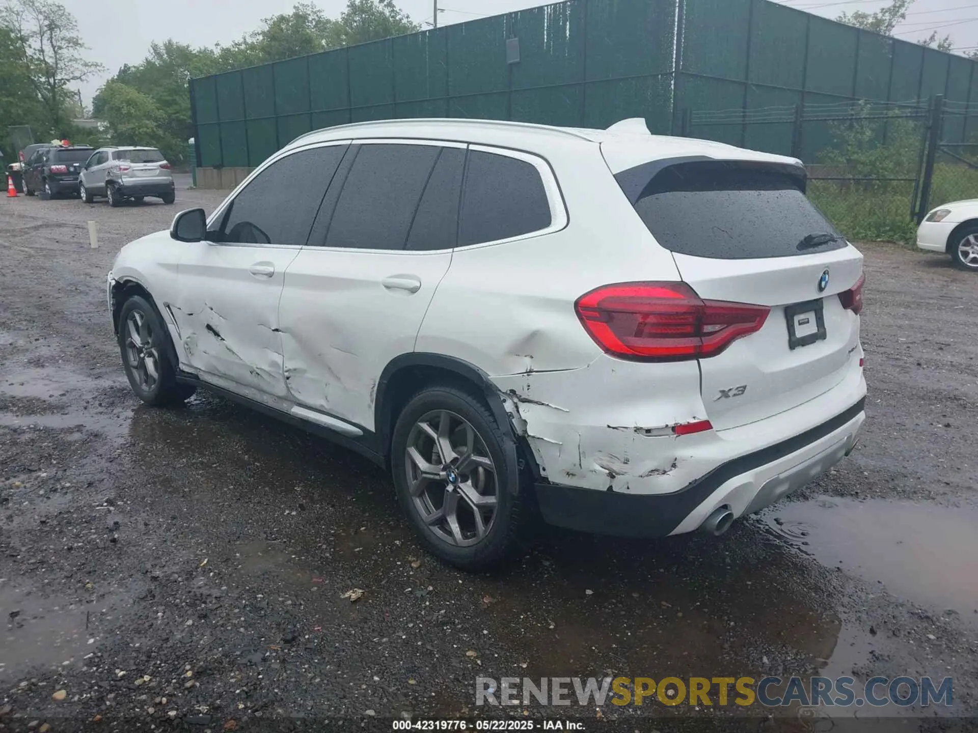 3 Photograph of a damaged car 5UXTY5C04M9H23108 BMW X3 2021