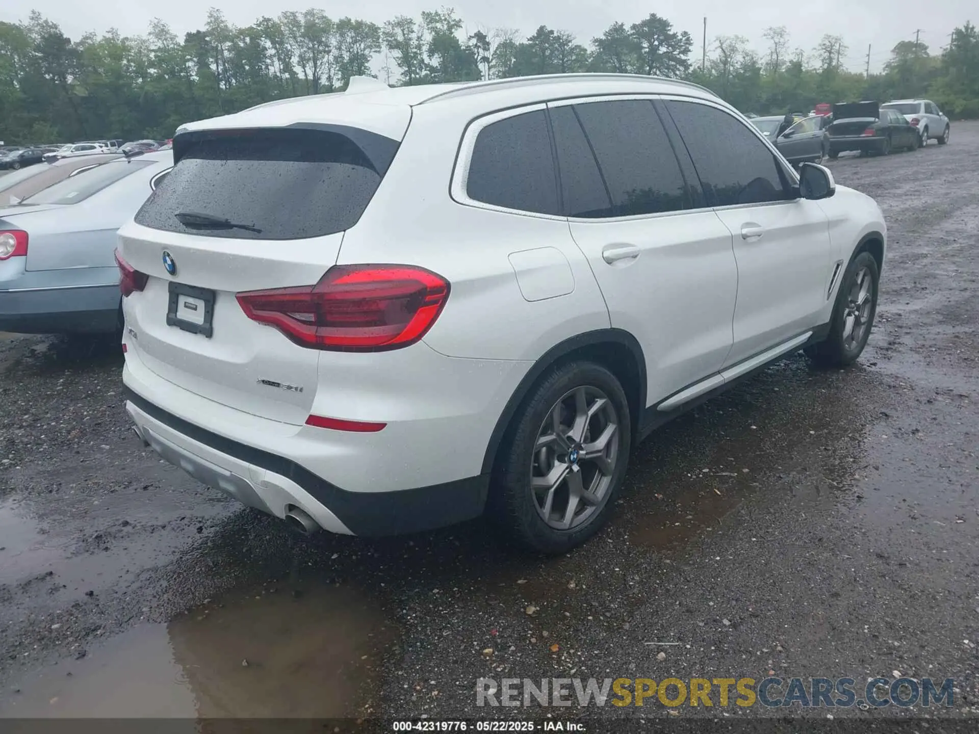 4 Photograph of a damaged car 5UXTY5C04M9H23108 BMW X3 2021