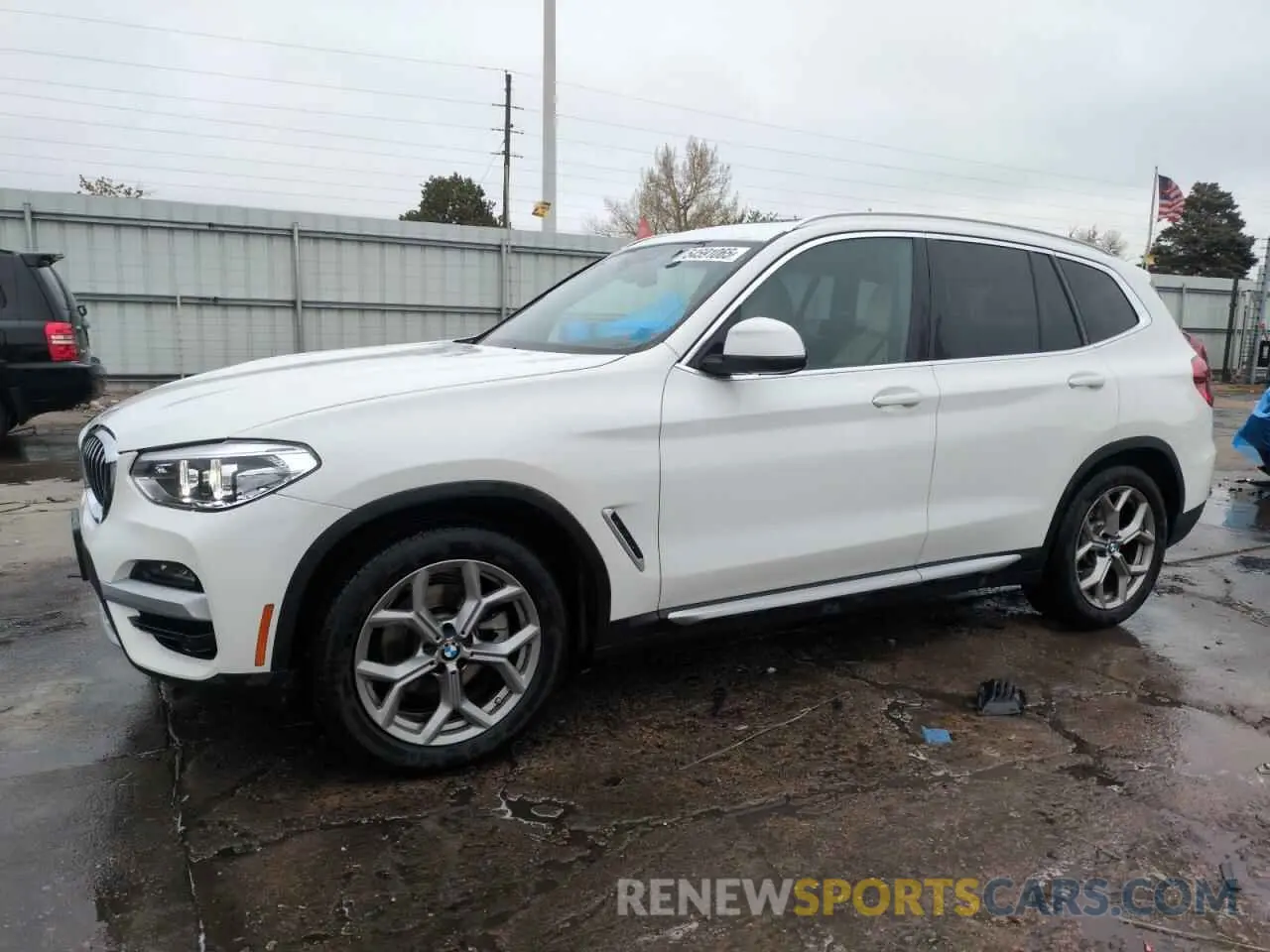 1 Photograph of a damaged car 5UXTY5C05M9G91110 BMW X3 2021