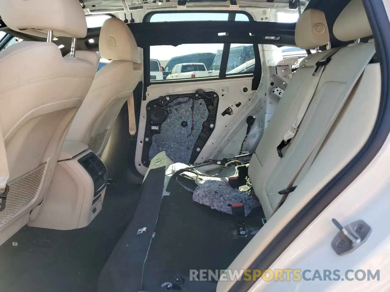 10 Photograph of a damaged car 5UXTY5C05M9H84614 BMW X3 2021