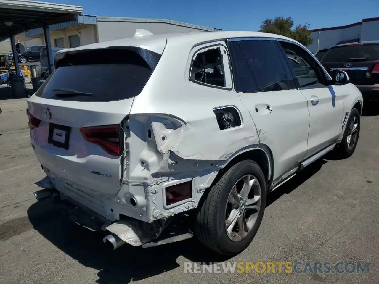 3 Photograph of a damaged car 5UXTY5C05M9H84614 BMW X3 2021