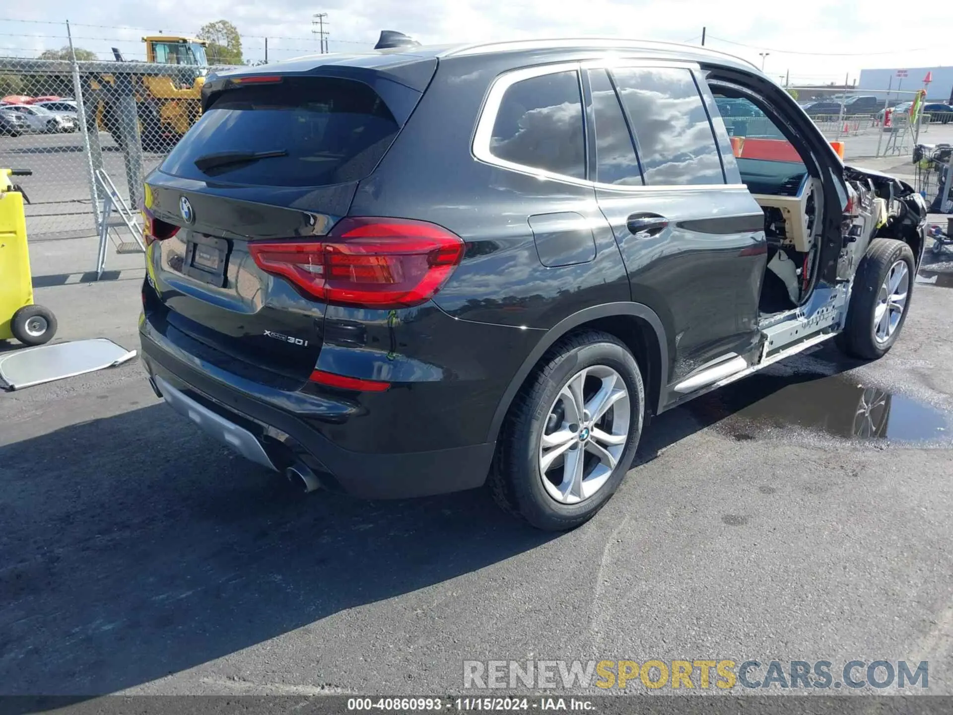 4 Photograph of a damaged car 5UXTY5C05M9H95290 BMW X3 2021