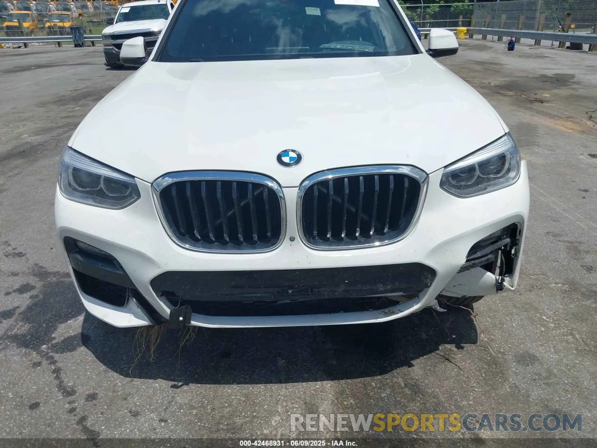 12 Photograph of a damaged car 5UXTY5C06M9D92161 BMW X3 2021