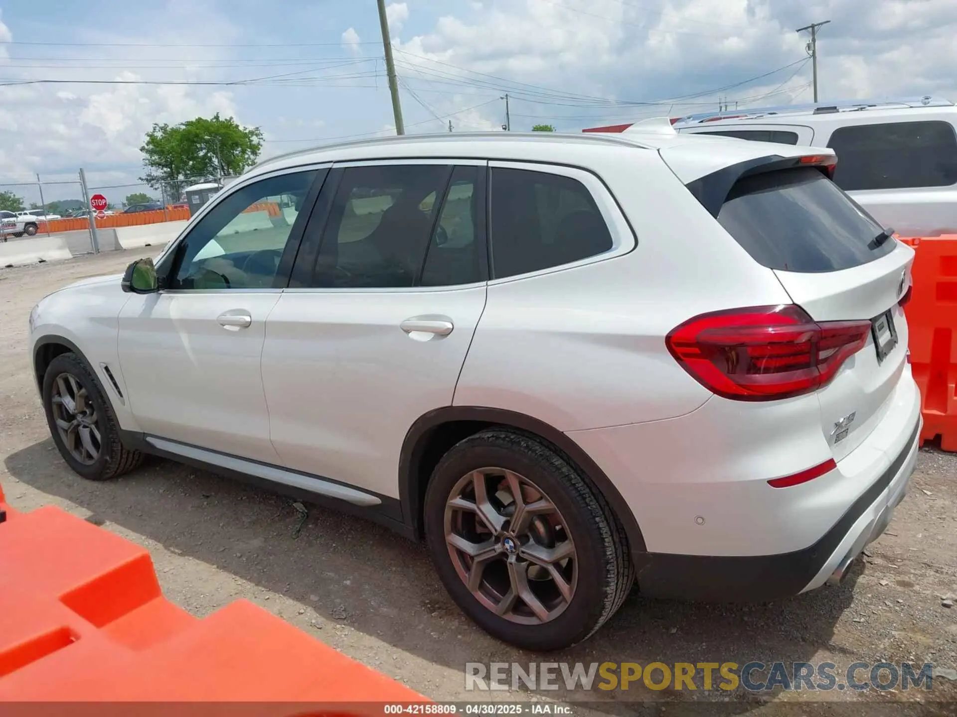 14 Photograph of a damaged car 5UXTY5C06M9E21979 BMW X3 2021