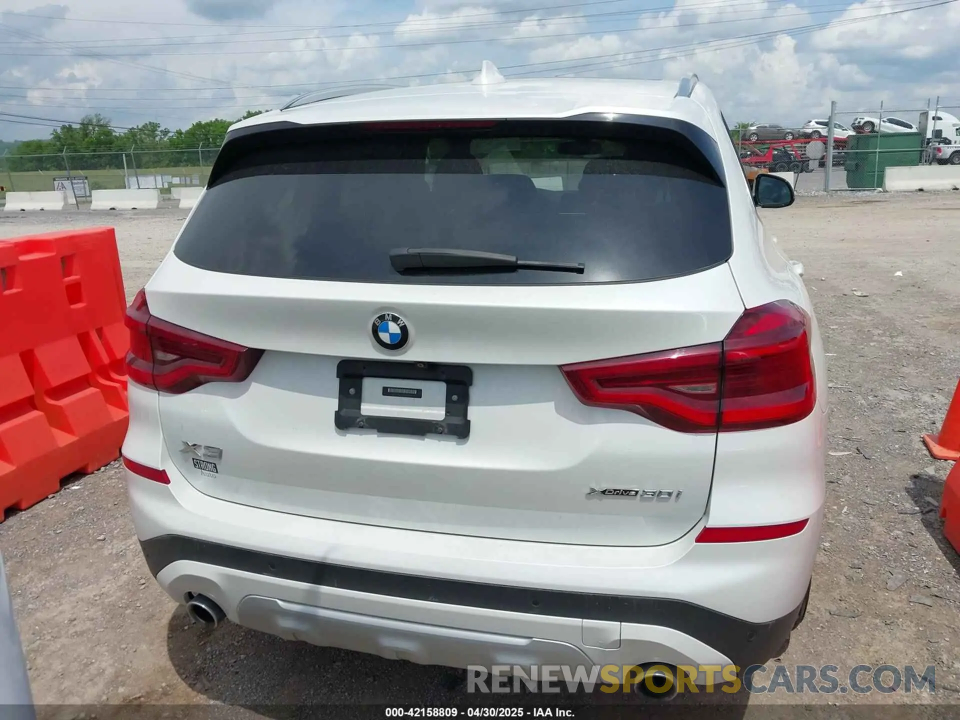 16 Photograph of a damaged car 5UXTY5C06M9E21979 BMW X3 2021