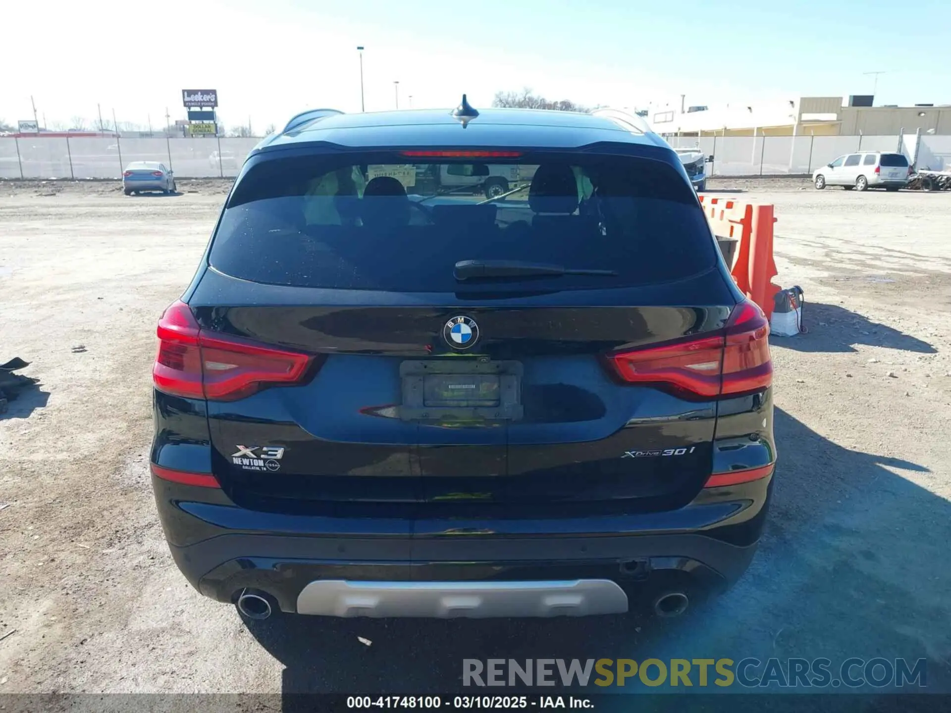 17 Photograph of a damaged car 5UXTY5C06M9E77419 BMW X3 2021