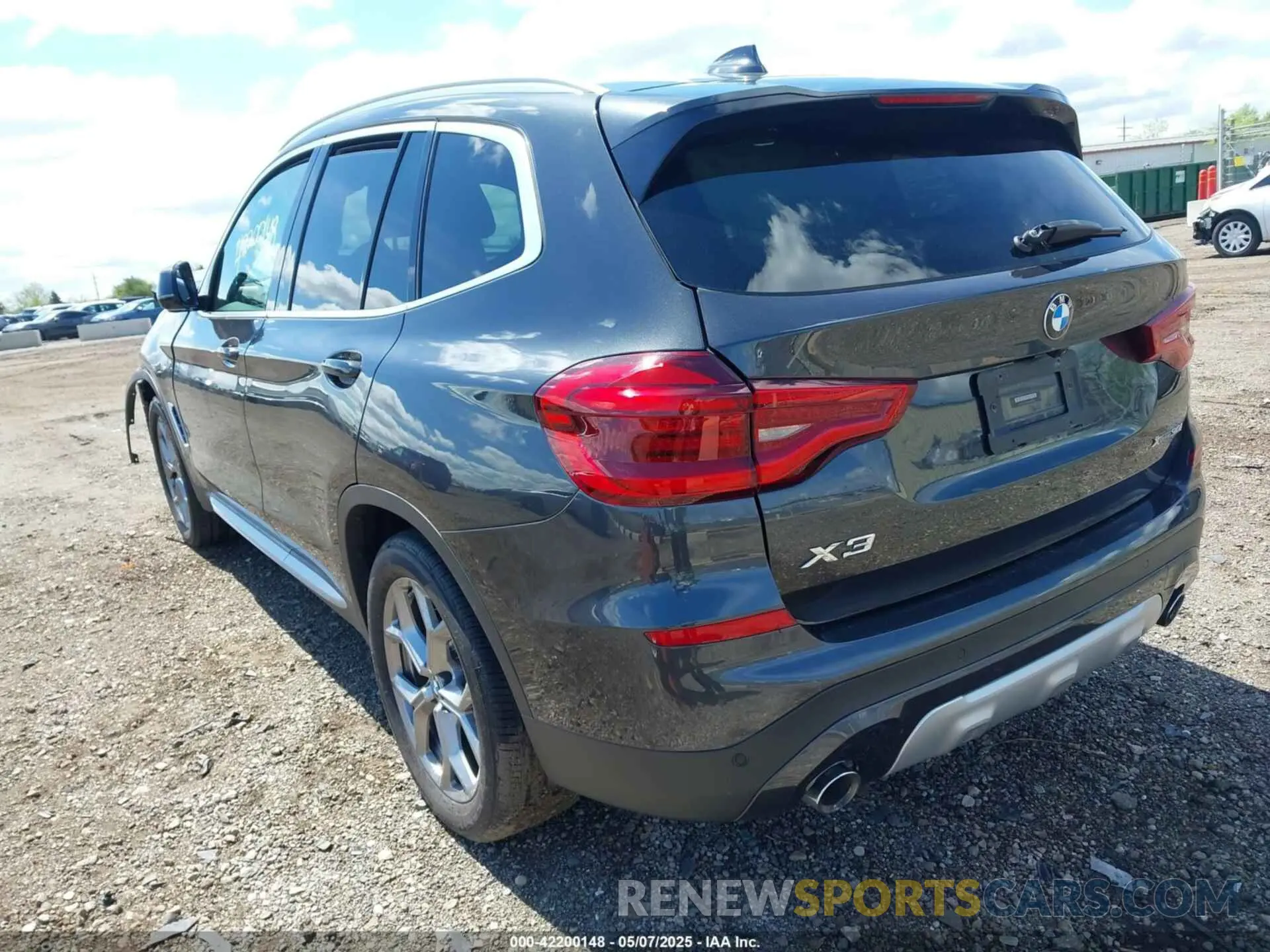 3 Photograph of a damaged car 5UXTY5C06M9F36940 BMW X3 2021