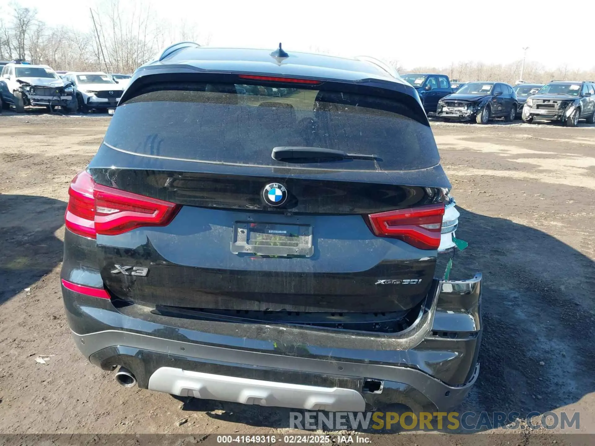 16 Photograph of a damaged car 5UXTY5C06M9H71094 BMW X3 2021