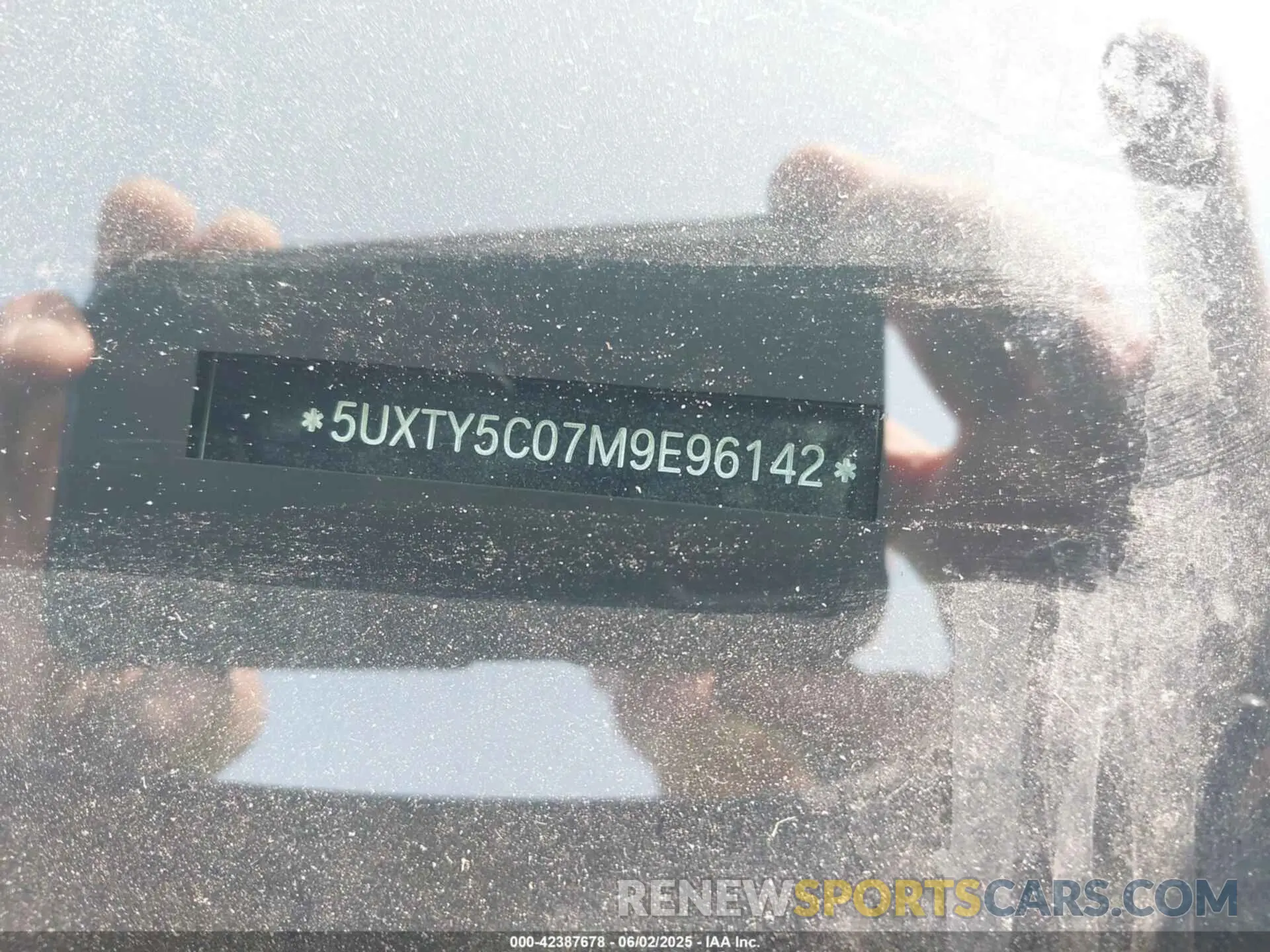19 Photograph of a damaged car 5UXTY5C07M9E96142 BMW X3 2021