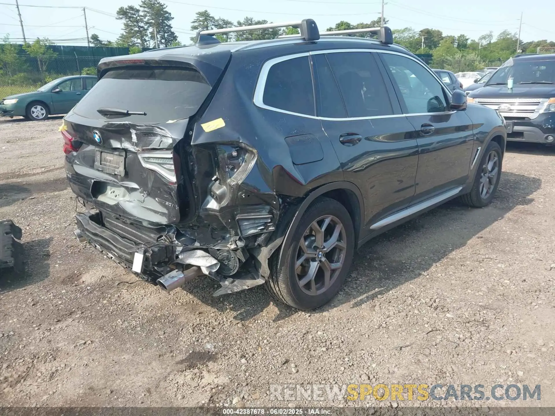 4 Photograph of a damaged car 5UXTY5C07M9E96142 BMW X3 2021