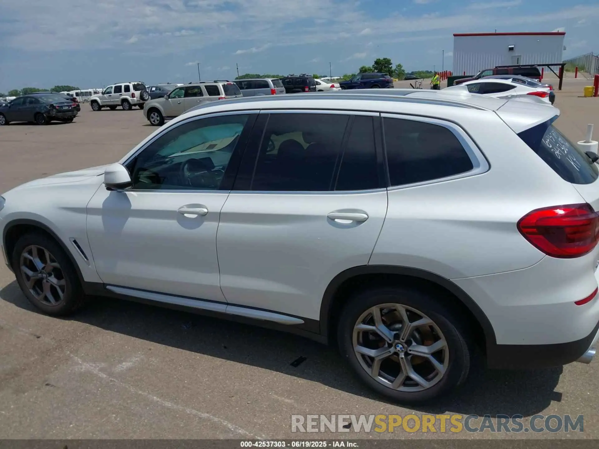 14 Photograph of a damaged car 5UXTY5C07M9H73162 BMW X3 2021