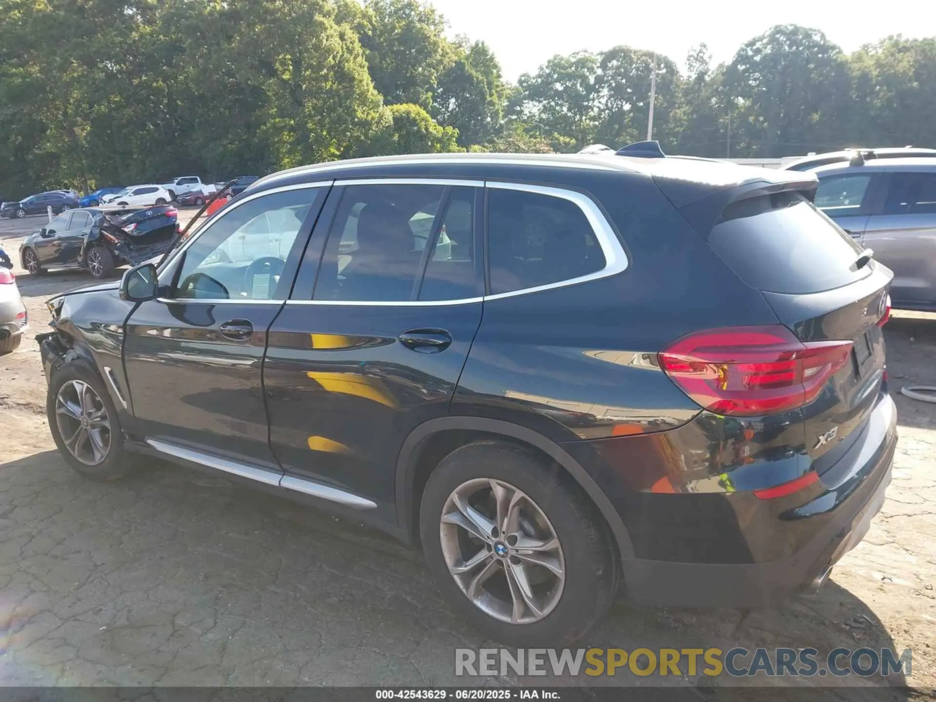 13 Photograph of a damaged car 5UXTY5C08M9E22406 BMW X3 2021