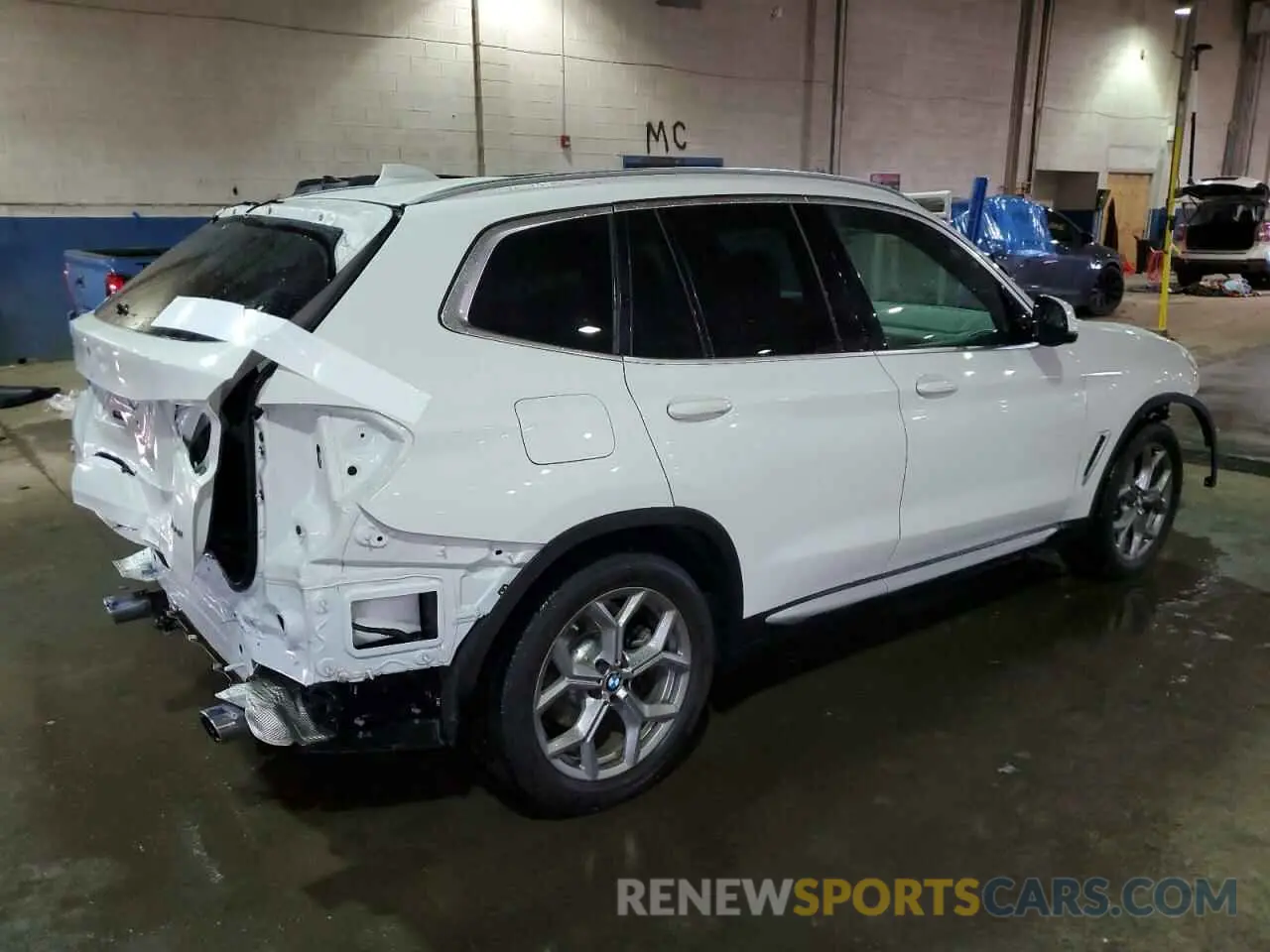 3 Photograph of a damaged car 5UXTY5C08M9G09905 BMW X3 2021