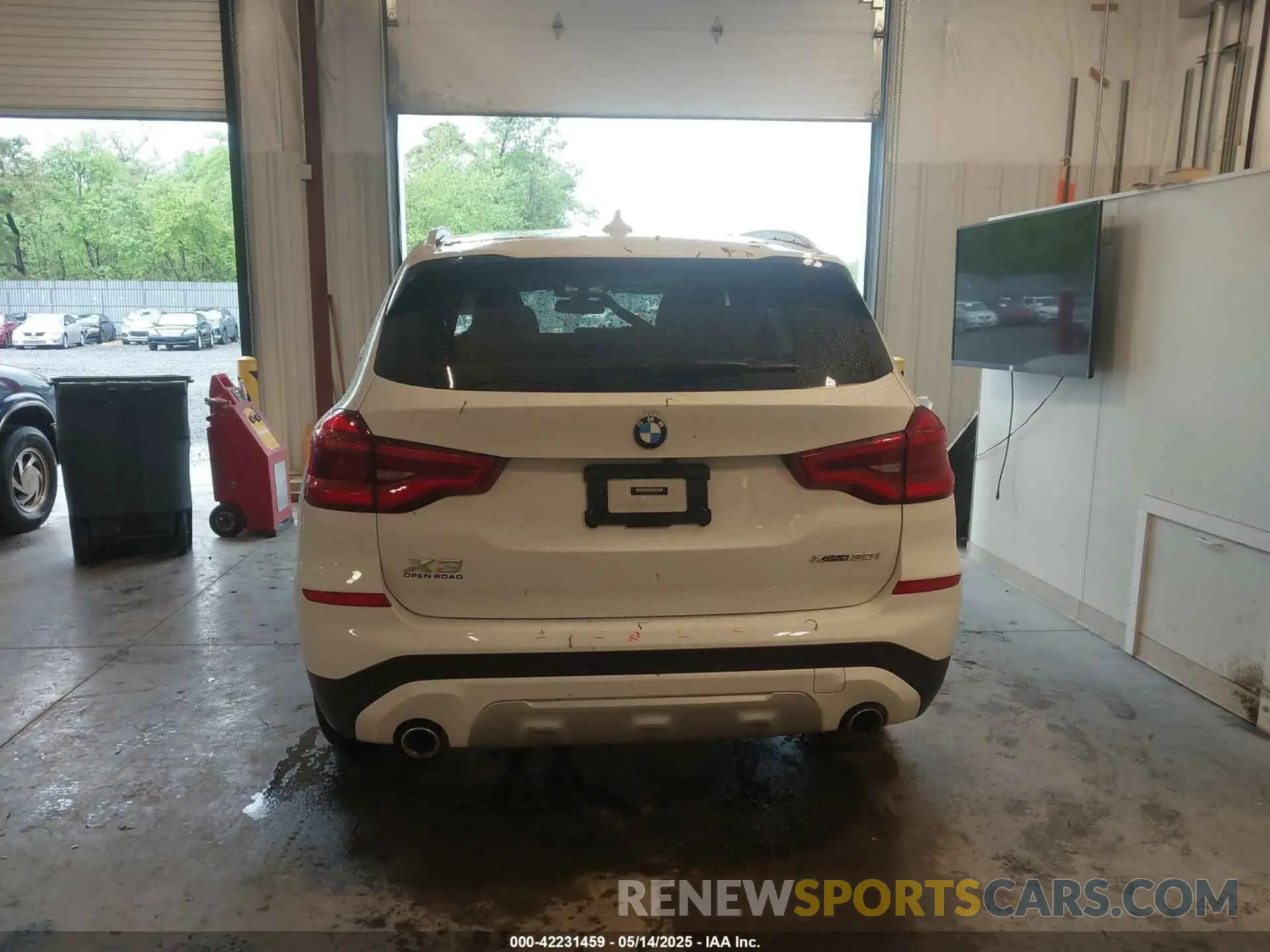 16 Photograph of a damaged car 5UXTY5C08M9H59027 BMW X3 2021