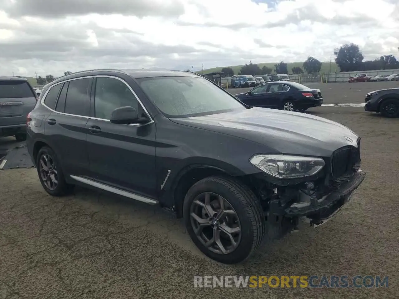 4 Photograph of a damaged car 5UXTY5C09M9E29882 BMW X3 2021