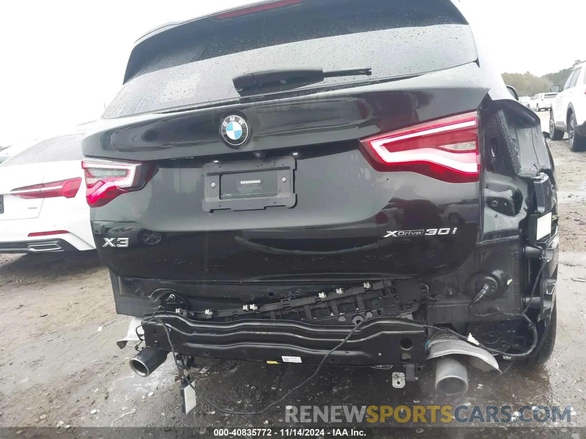 19 Photograph of a damaged car 5UXTY5C09M9F25818 BMW X3 2021