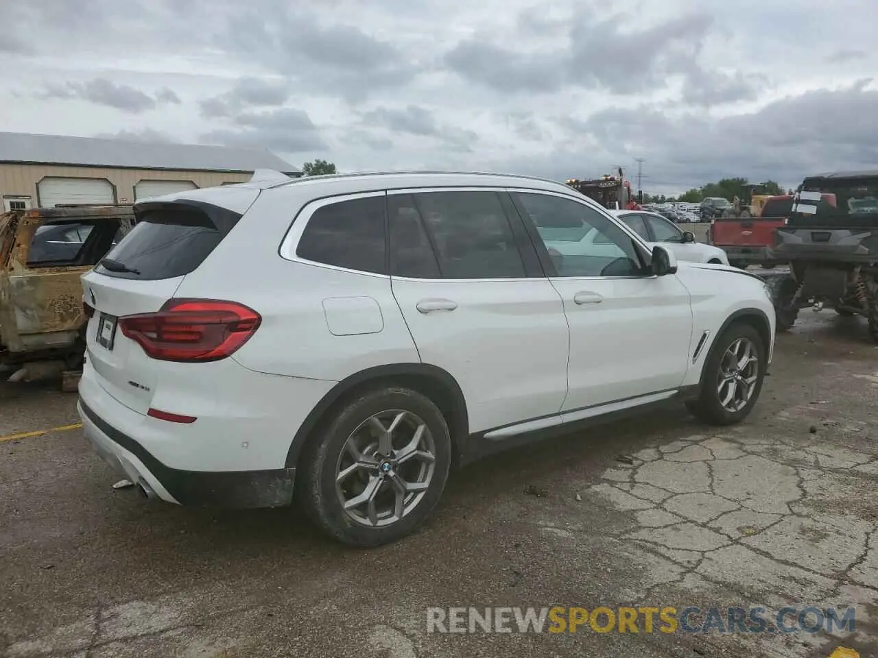 3 Photograph of a damaged car 5UXTY5C09M9F31750 BMW X3 2021