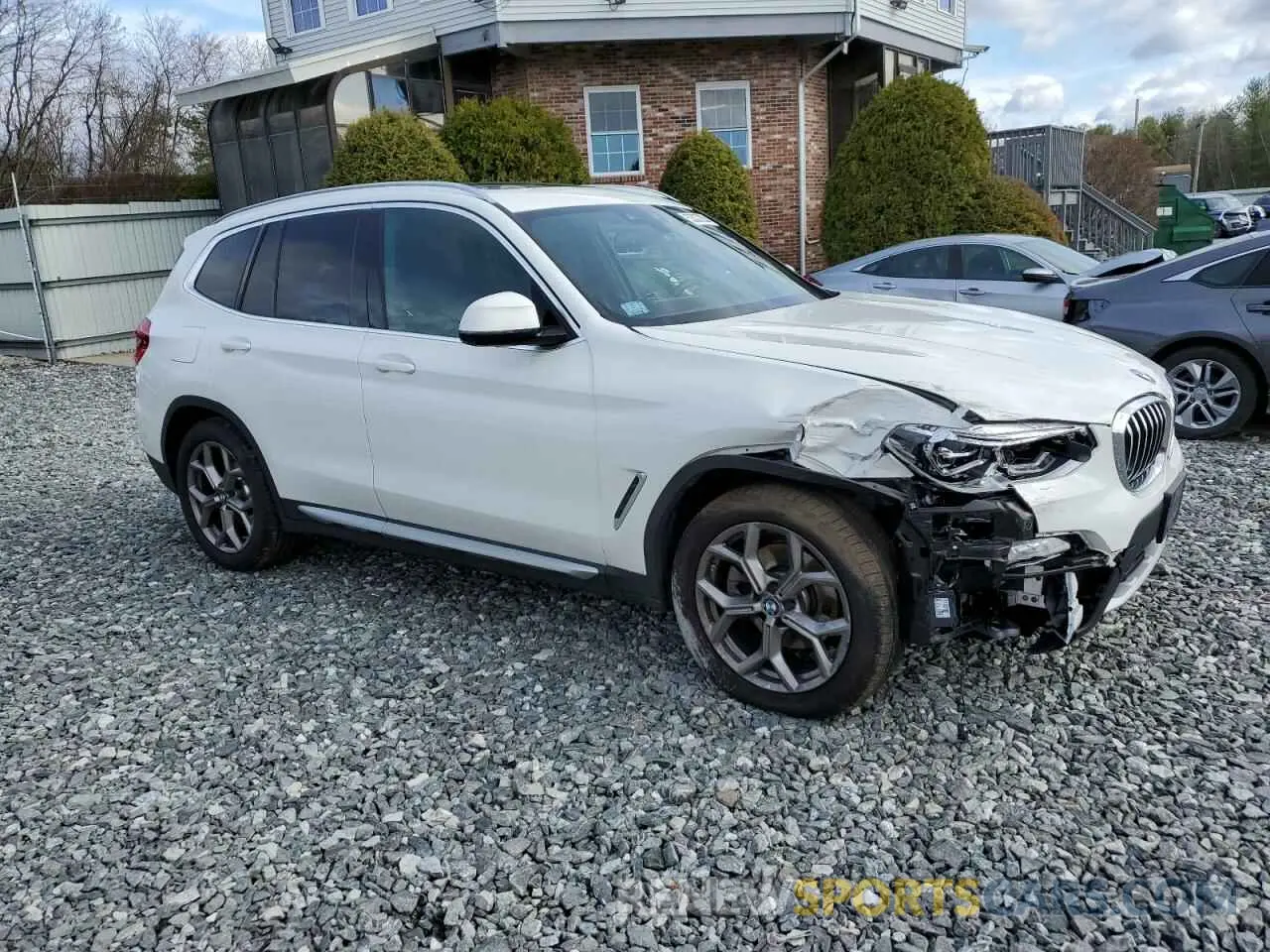4 Photograph of a damaged car 5UXTY5C09M9F81905 BMW X3 2021