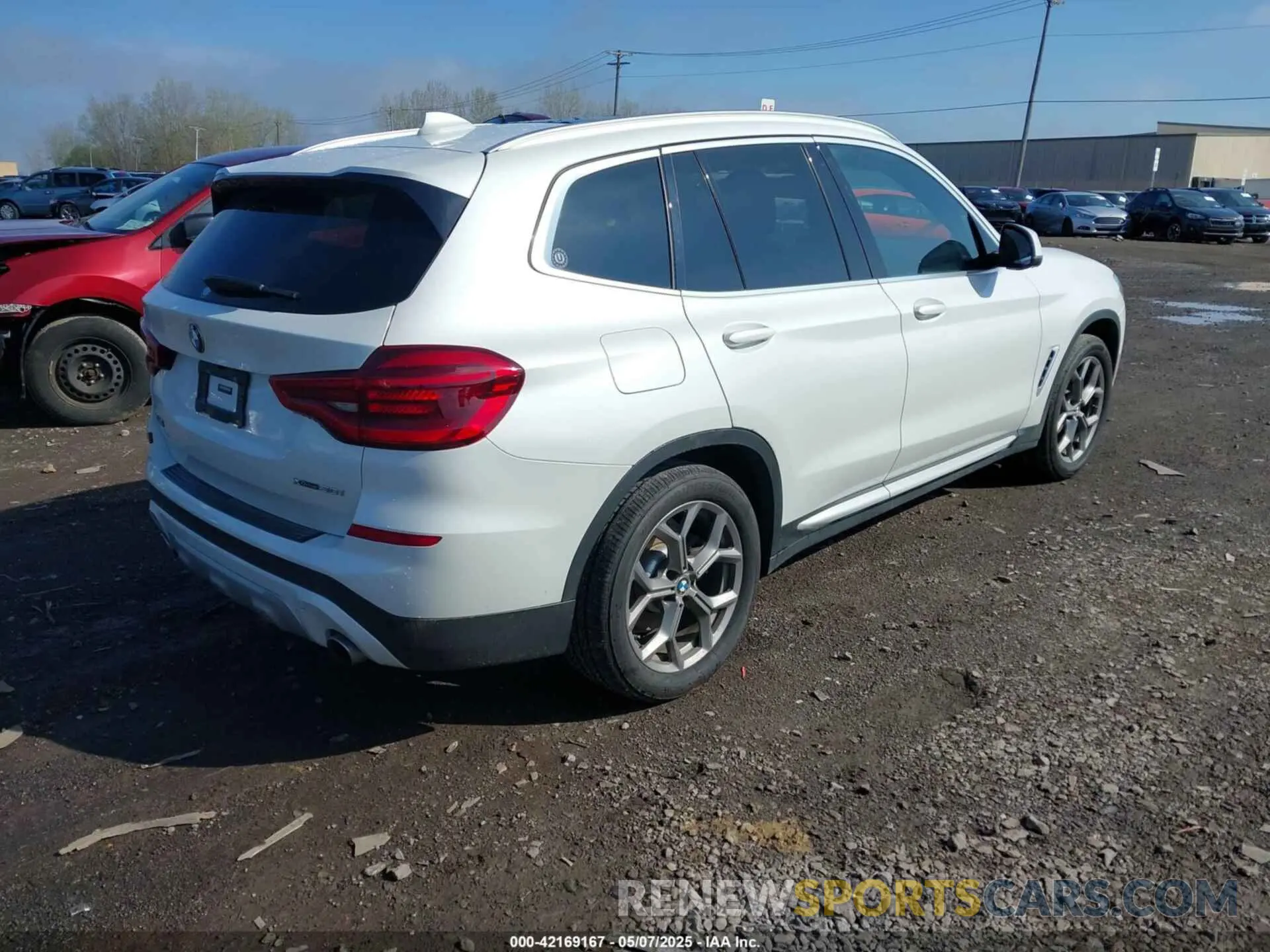 4 Photograph of a damaged car 5UXTY5C0XM9D71507 BMW X3 2021