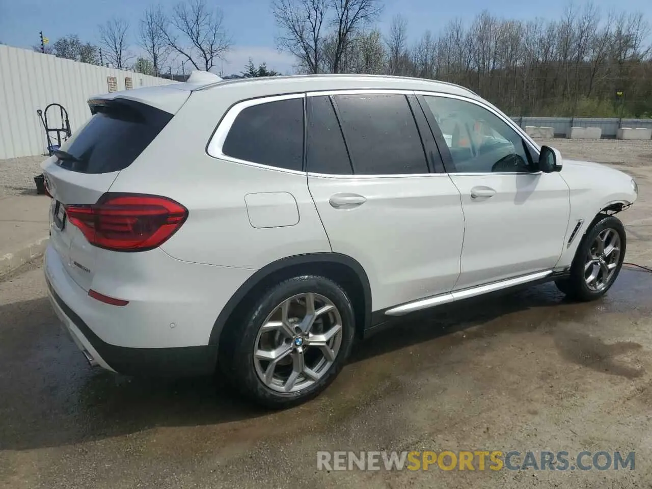 3 Photograph of a damaged car 5UXTY5C0XM9E14243 BMW X3 2021