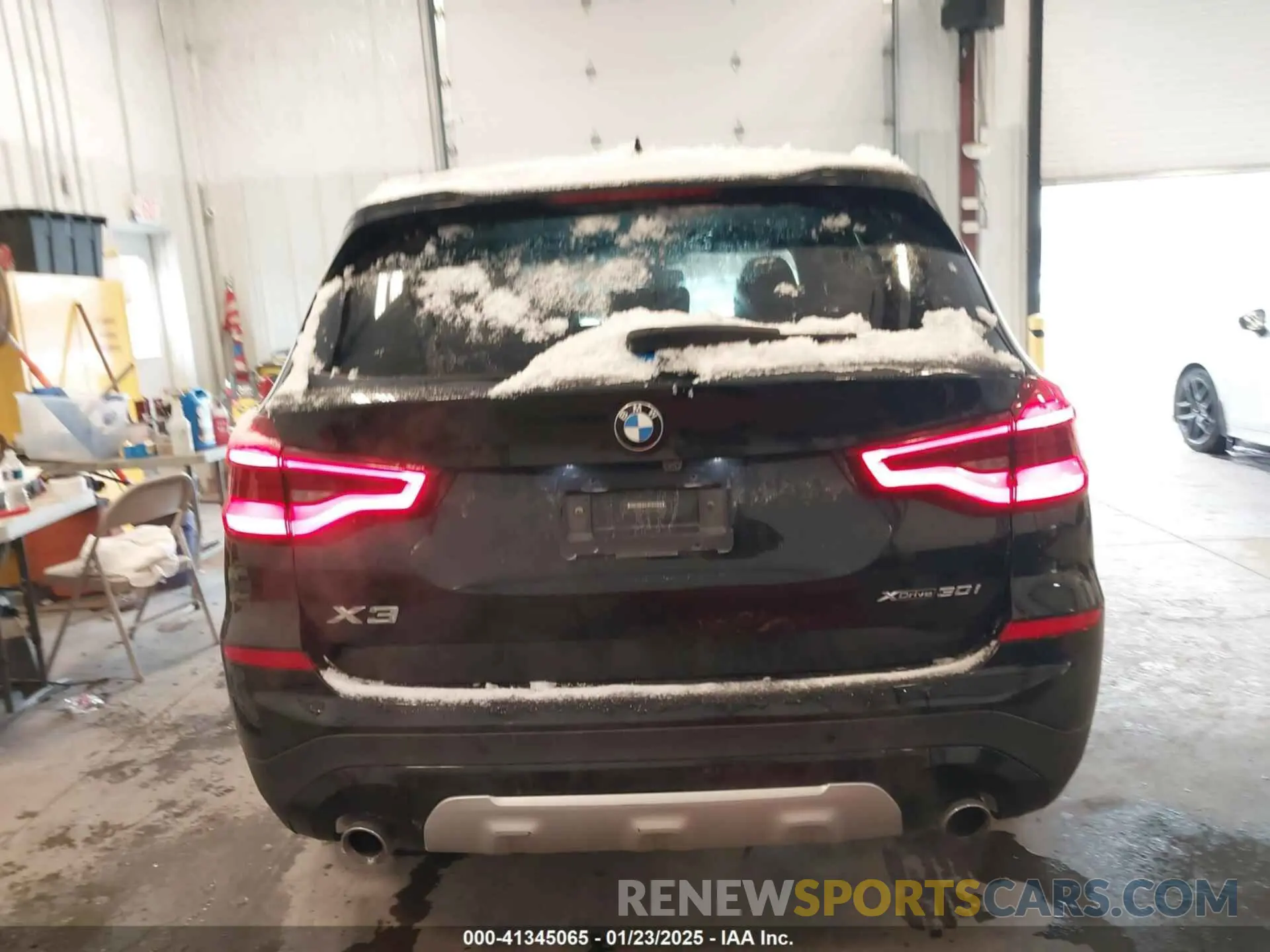 16 Photograph of a damaged car 5UXTY5C0XM9F11572 BMW X3 2021