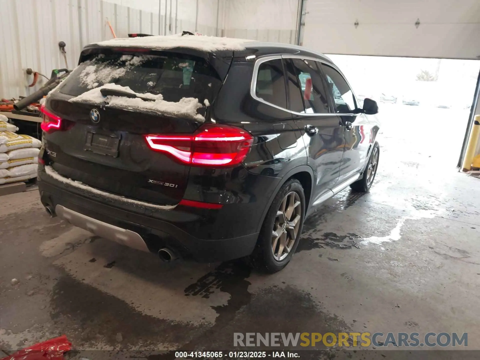 4 Photograph of a damaged car 5UXTY5C0XM9F11572 BMW X3 2021