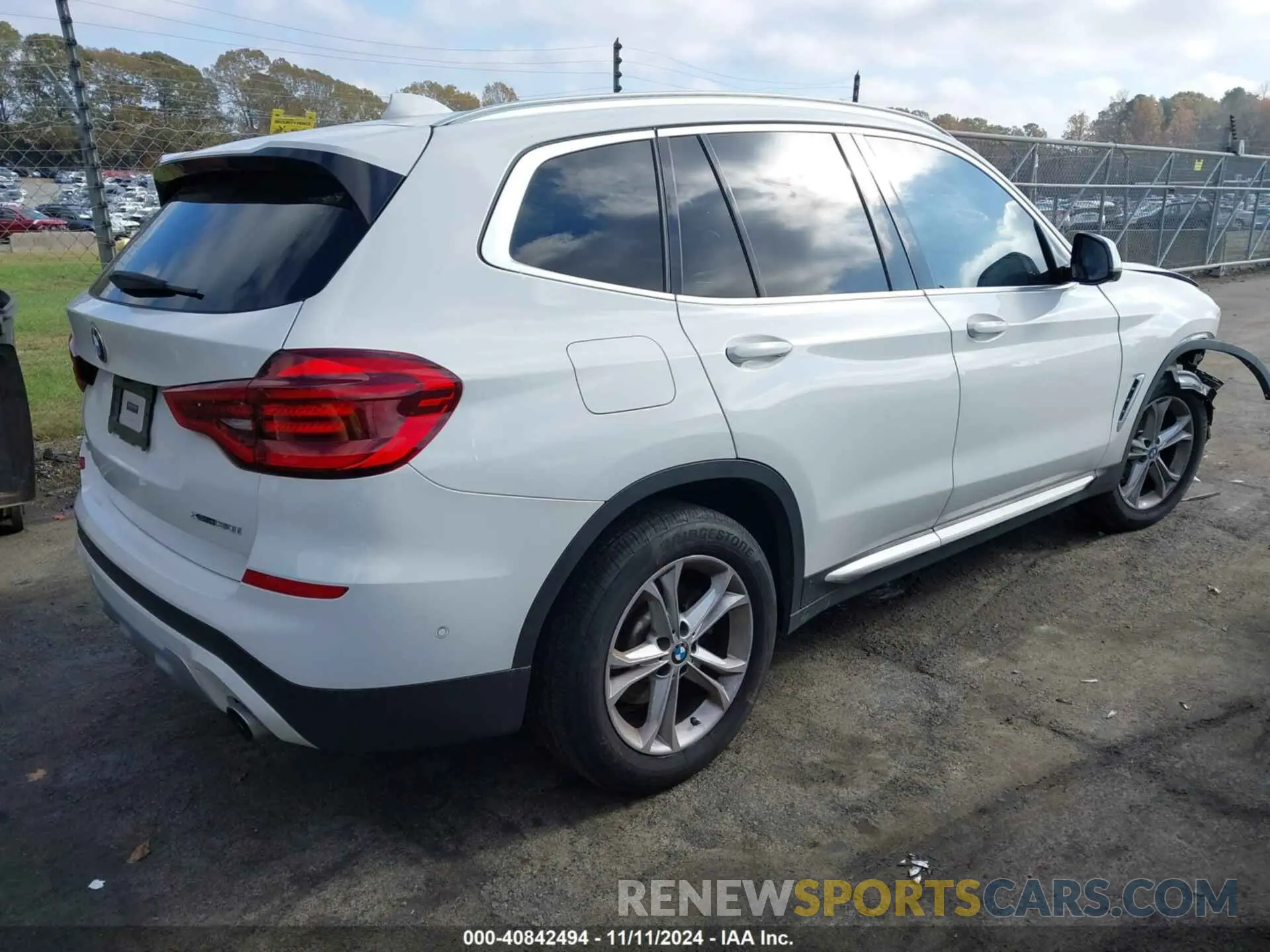 4 Photograph of a damaged car 5UXTY5C0XM9G14684 BMW X3 2021