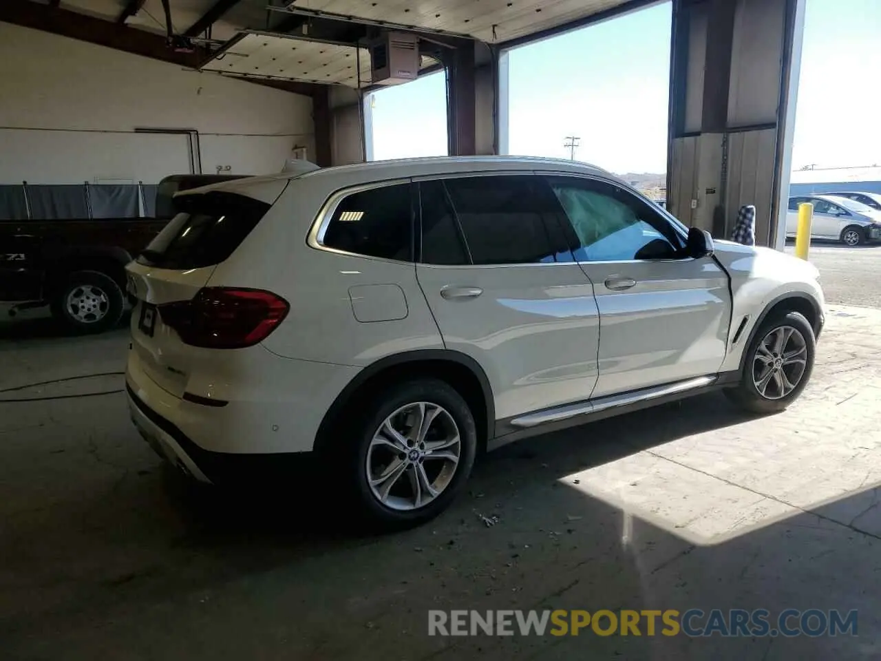 3 Photograph of a damaged car 5UXTY5C0XM9H02716 BMW X3 2021