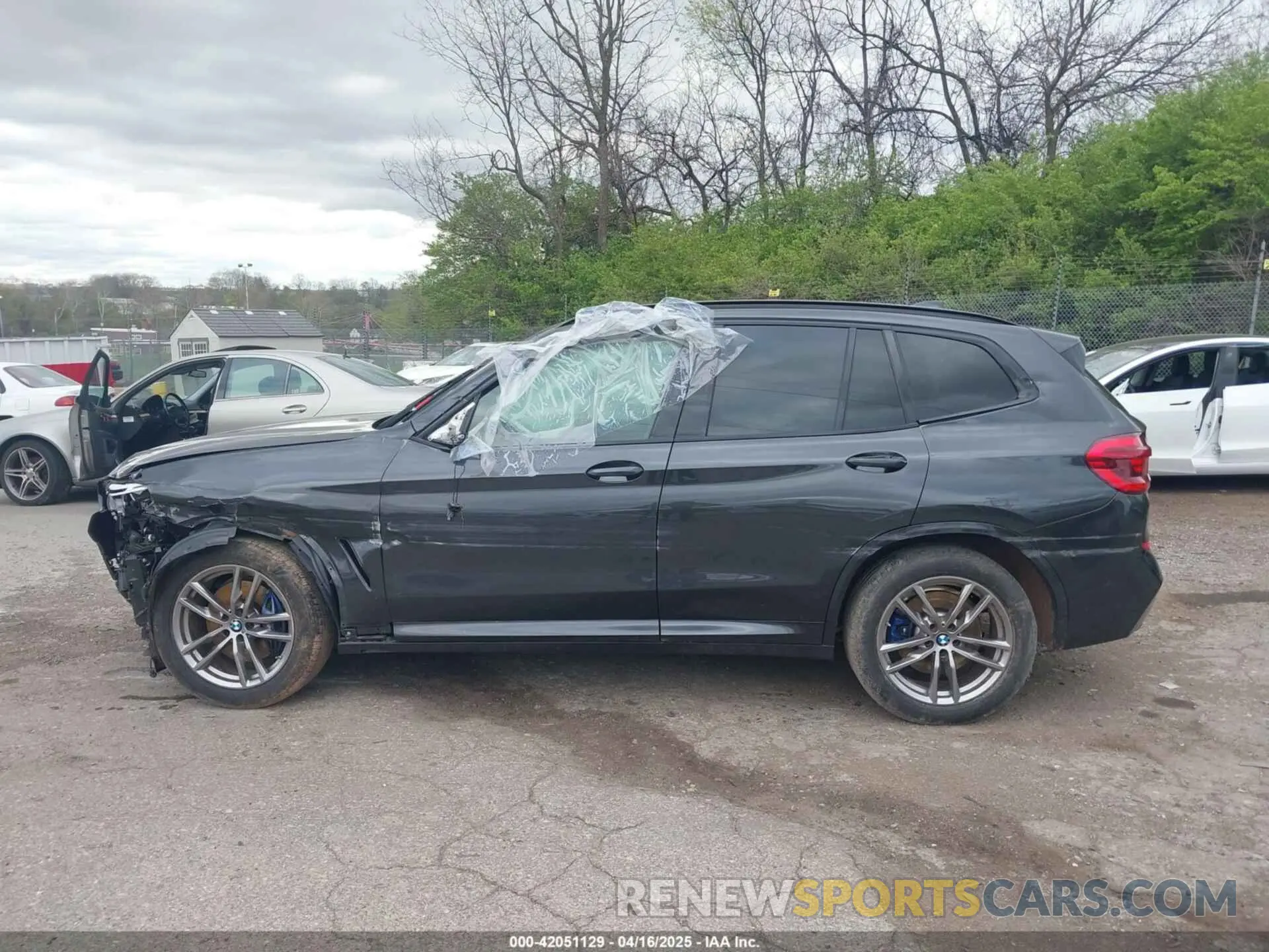 15 Photograph of a damaged car 5UXTY9C02M9H86750 BMW X3 2021