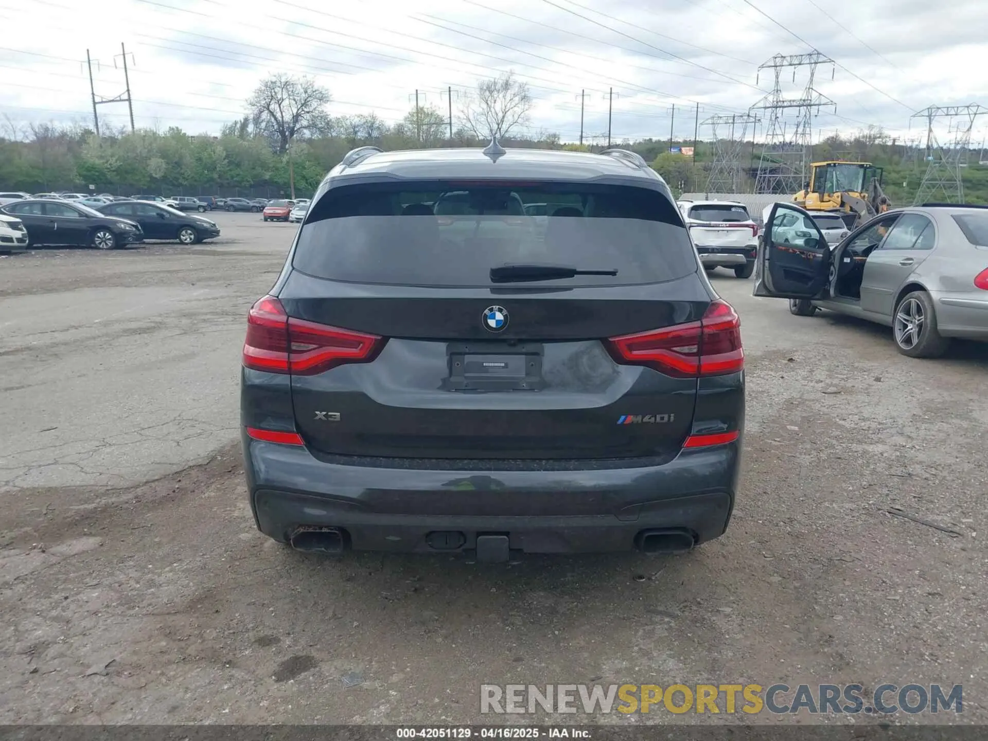 17 Photograph of a damaged car 5UXTY9C02M9H86750 BMW X3 2021