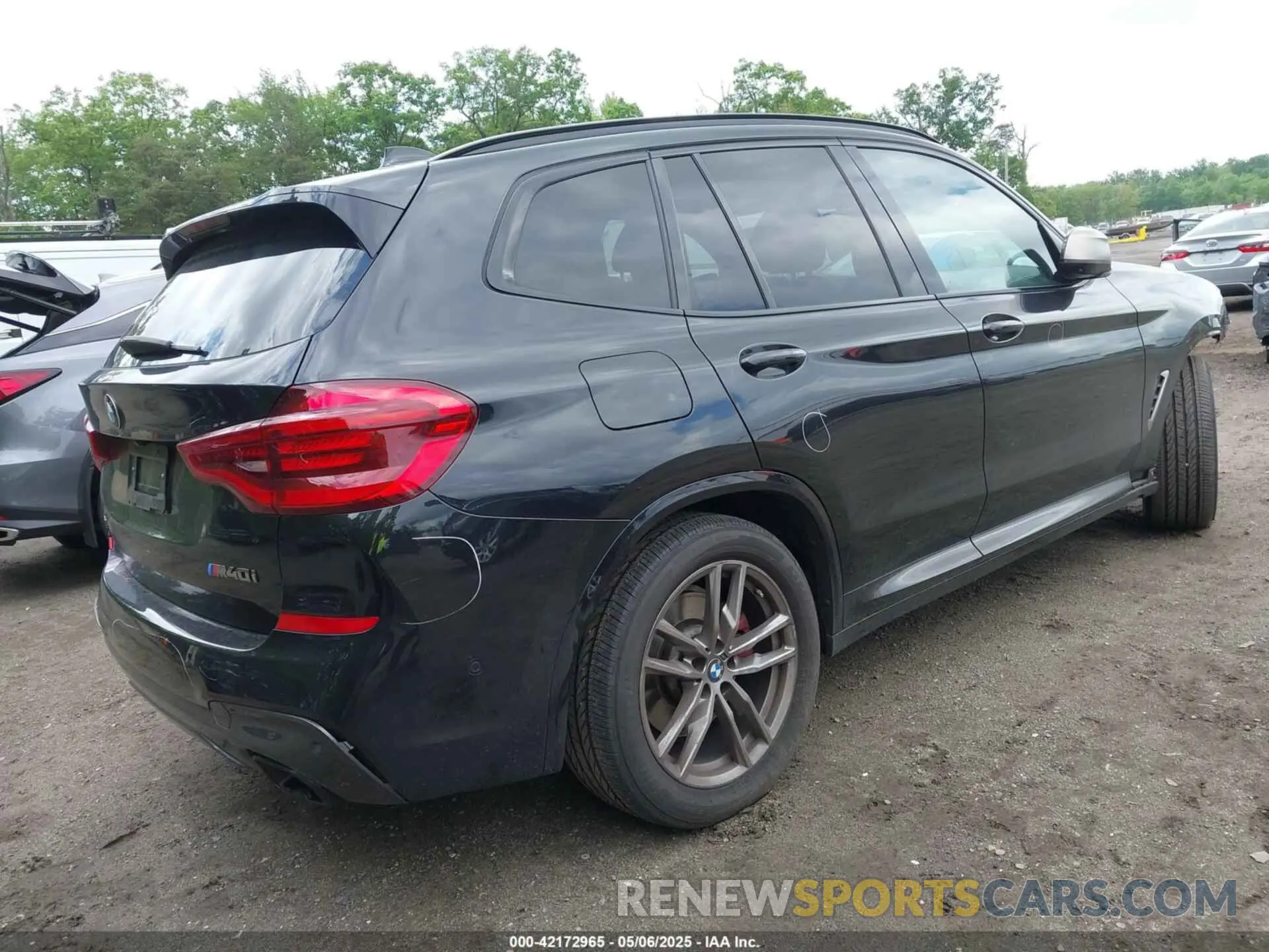 4 Photograph of a damaged car 5UXTY9C04M9E07540 BMW X3 2021