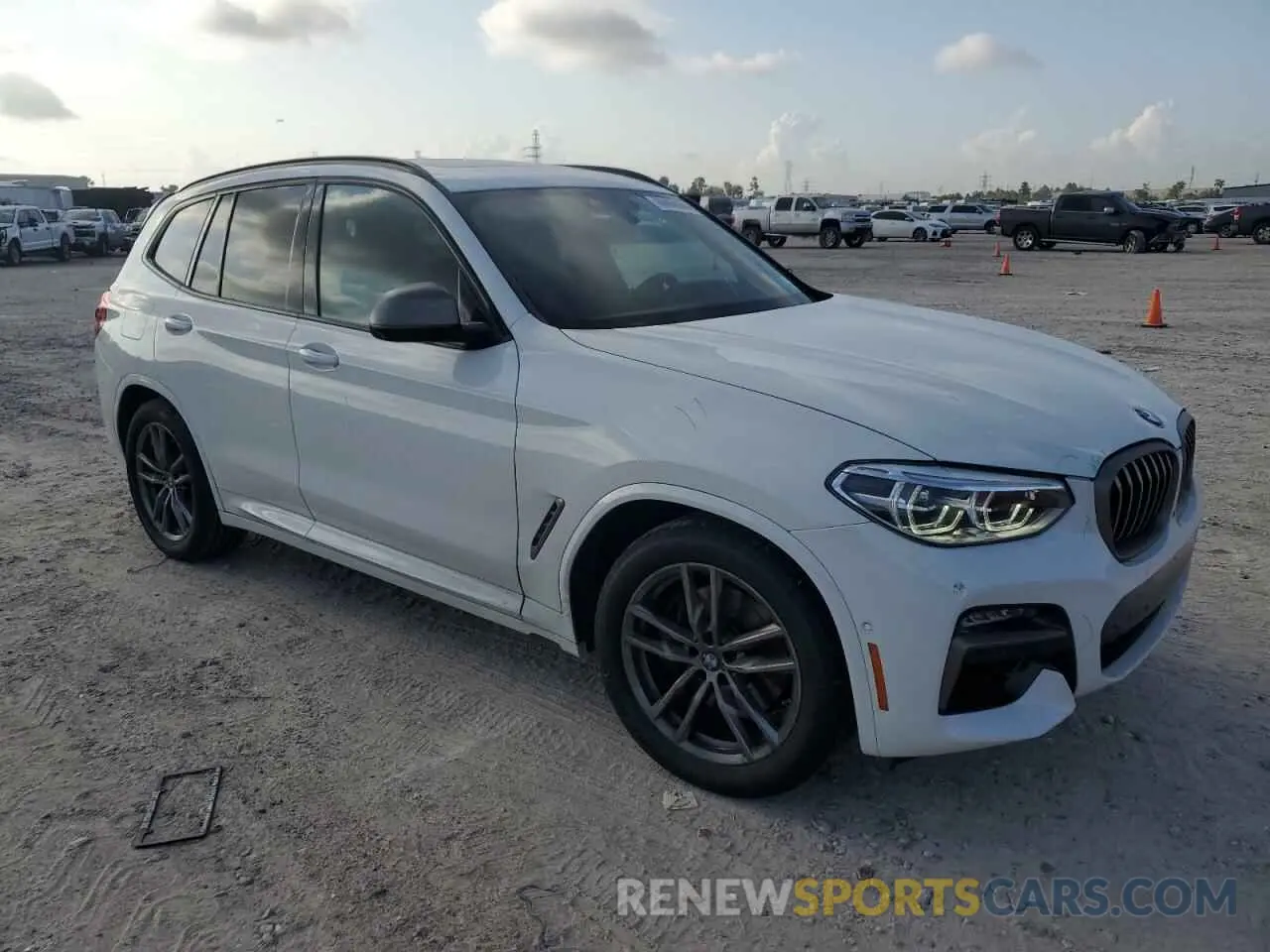 4 Photograph of a damaged car 5UXTY9C04M9G01341 BMW X3 2021