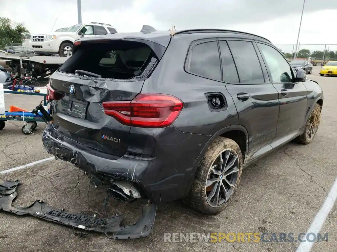 4 Photograph of a damaged car 5UXTY9C08M9G67603 BMW X3 2021