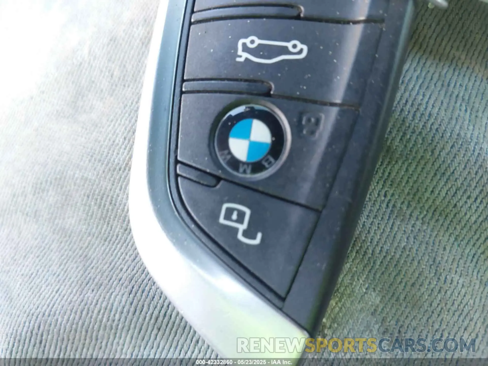 11 Photograph of a damaged car 5UXTY9C09M9F78574 BMW X3 2021