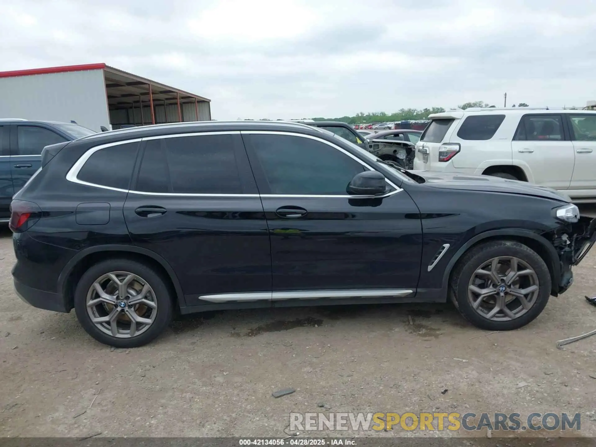13 Photograph of a damaged car 5UX43DP00N9K19046 BMW X3 2022
