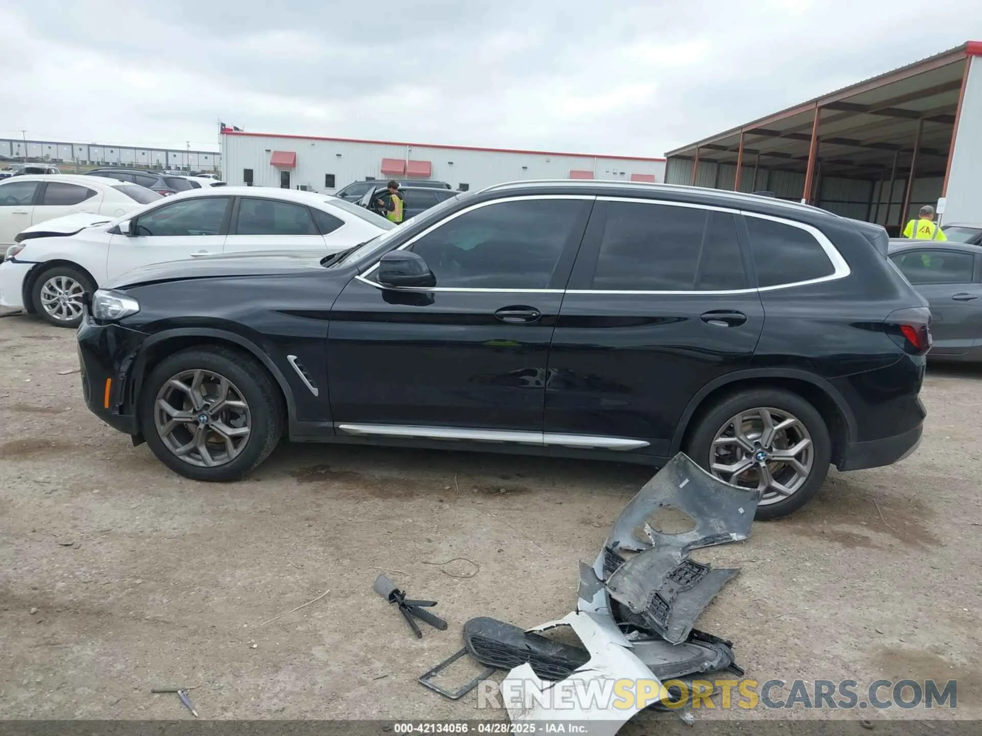 14 Photograph of a damaged car 5UX43DP00N9K19046 BMW X3 2022