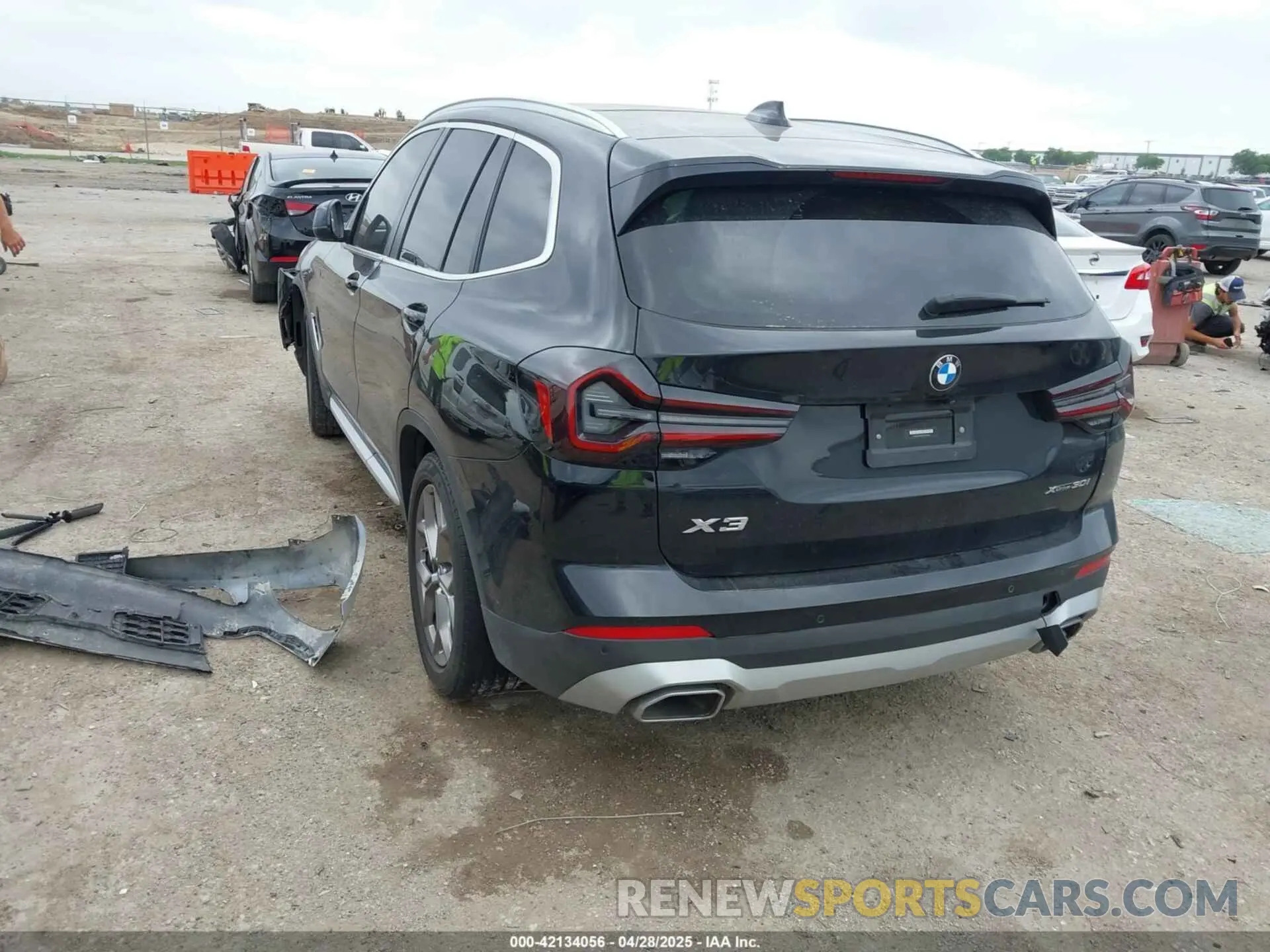 3 Photograph of a damaged car 5UX43DP00N9K19046 BMW X3 2022