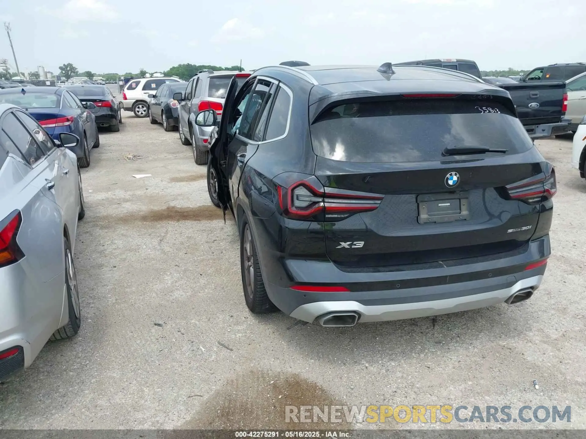 3 Photograph of a damaged car 5UX43DP00N9K73575 BMW X3 2022
