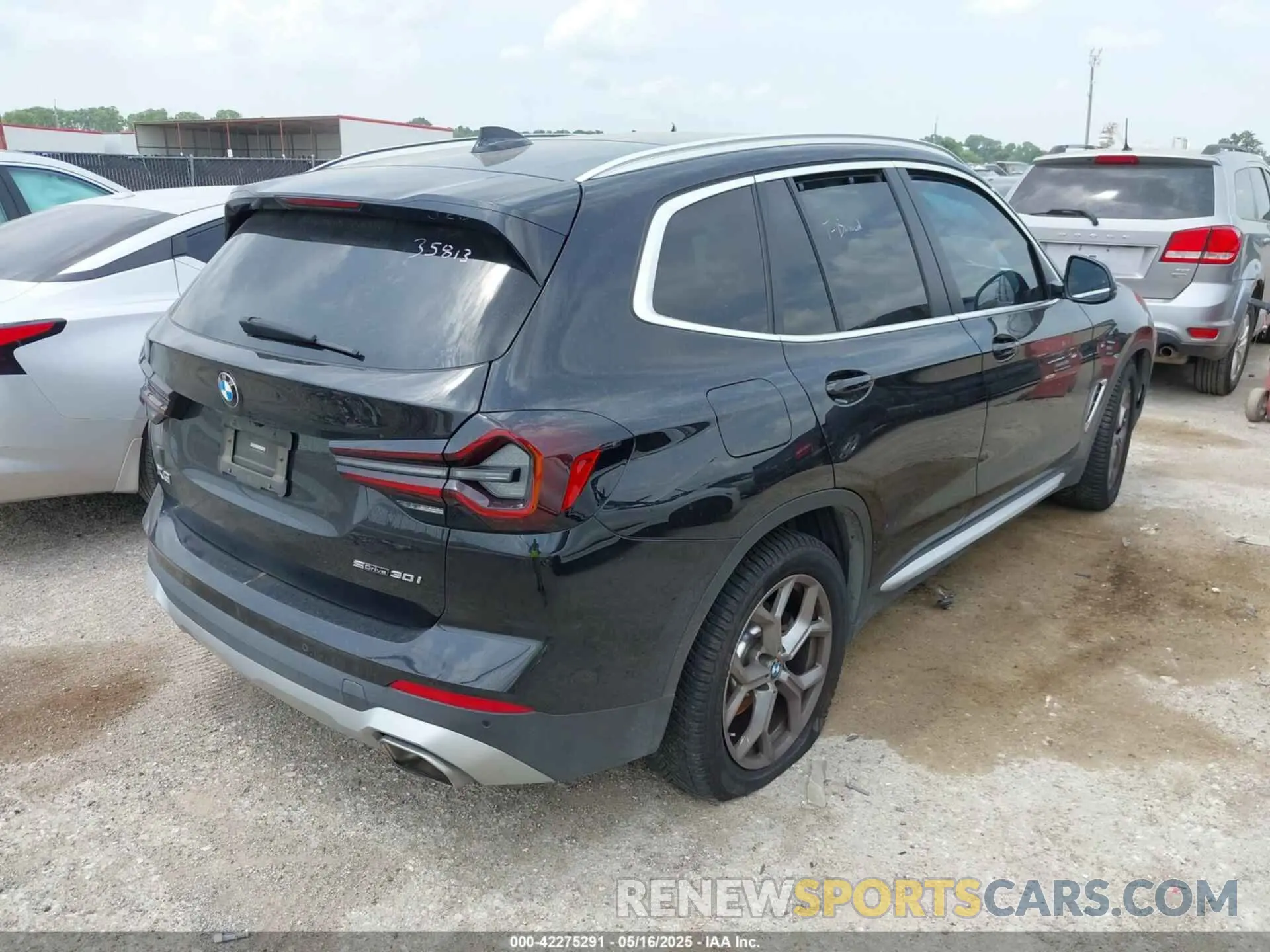 4 Photograph of a damaged car 5UX43DP00N9K73575 BMW X3 2022