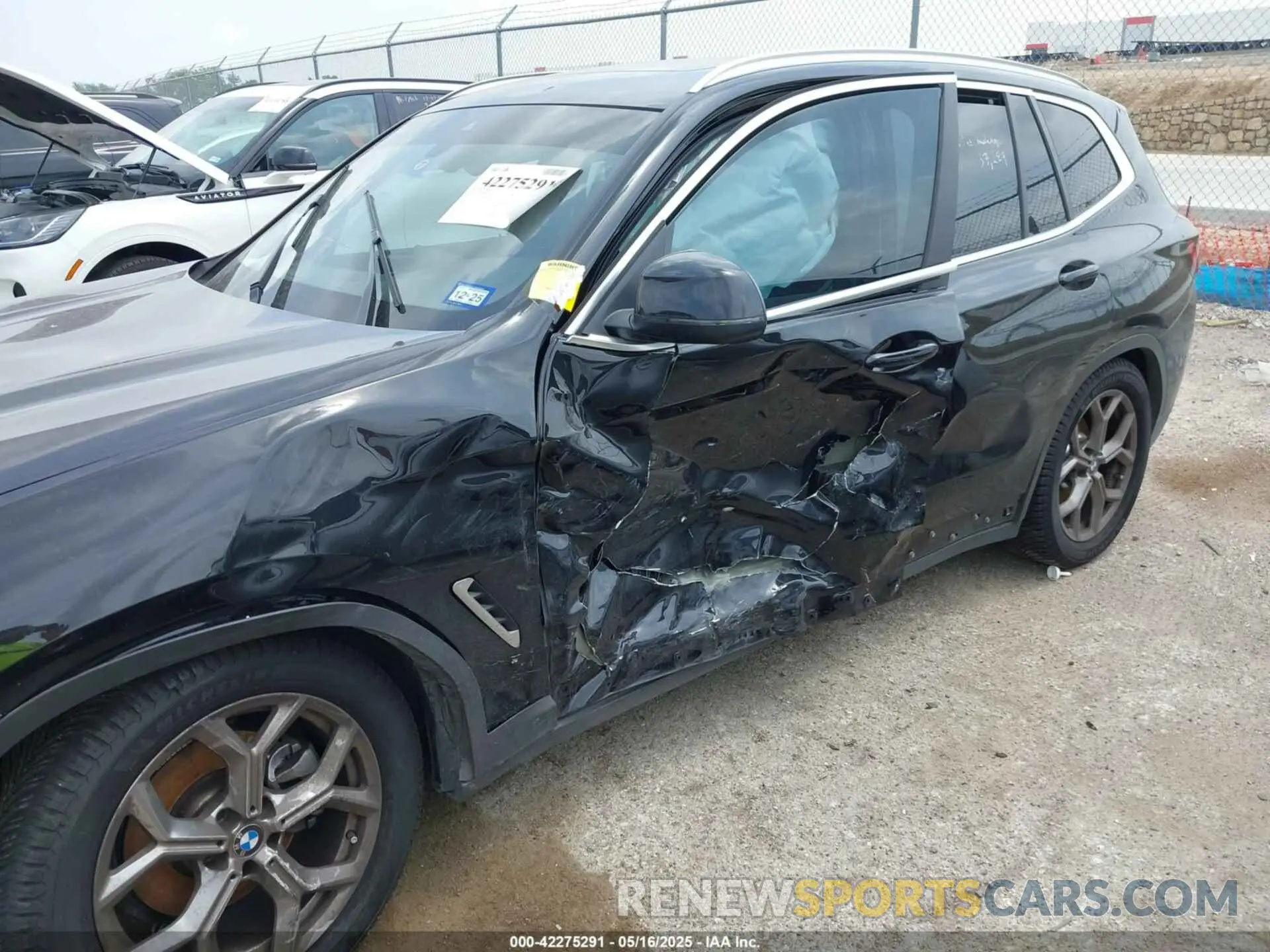 6 Photograph of a damaged car 5UX43DP00N9K73575 BMW X3 2022