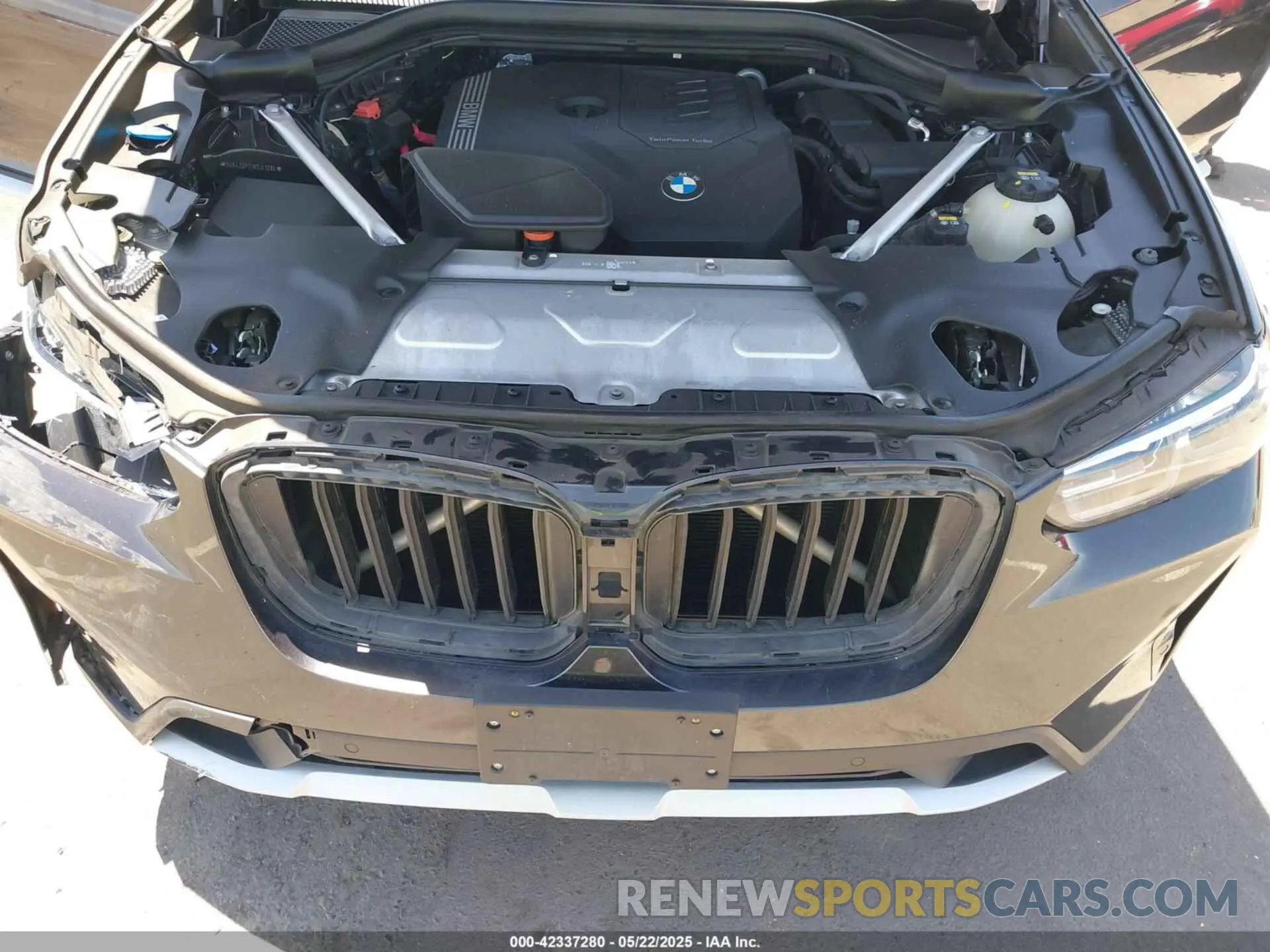 10 Photograph of a damaged car 5UX43DP01N9J41084 BMW X3 2022