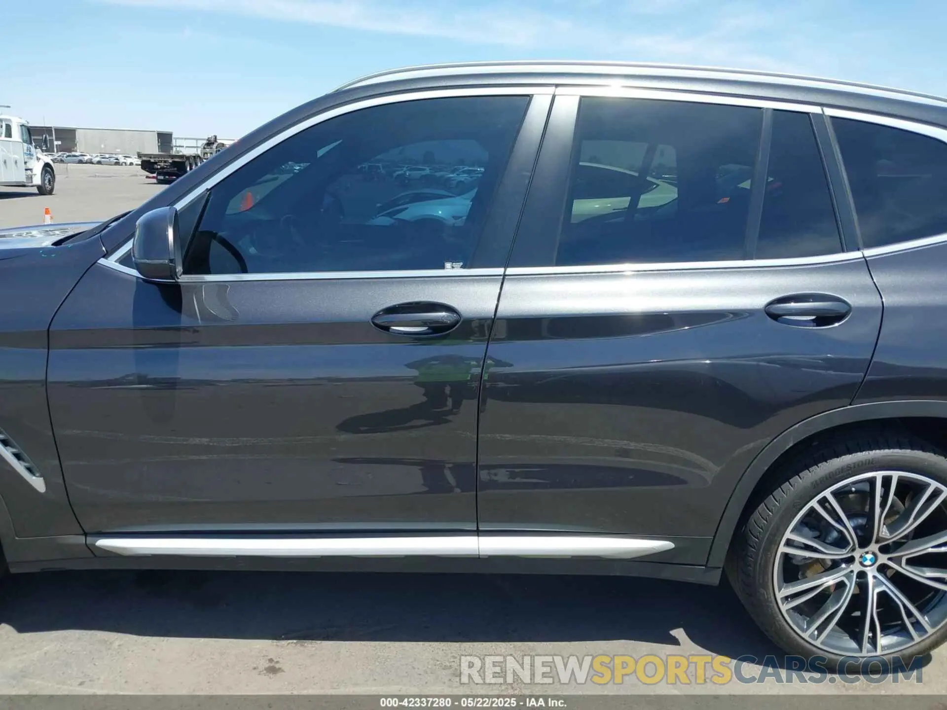 14 Photograph of a damaged car 5UX43DP01N9J41084 BMW X3 2022